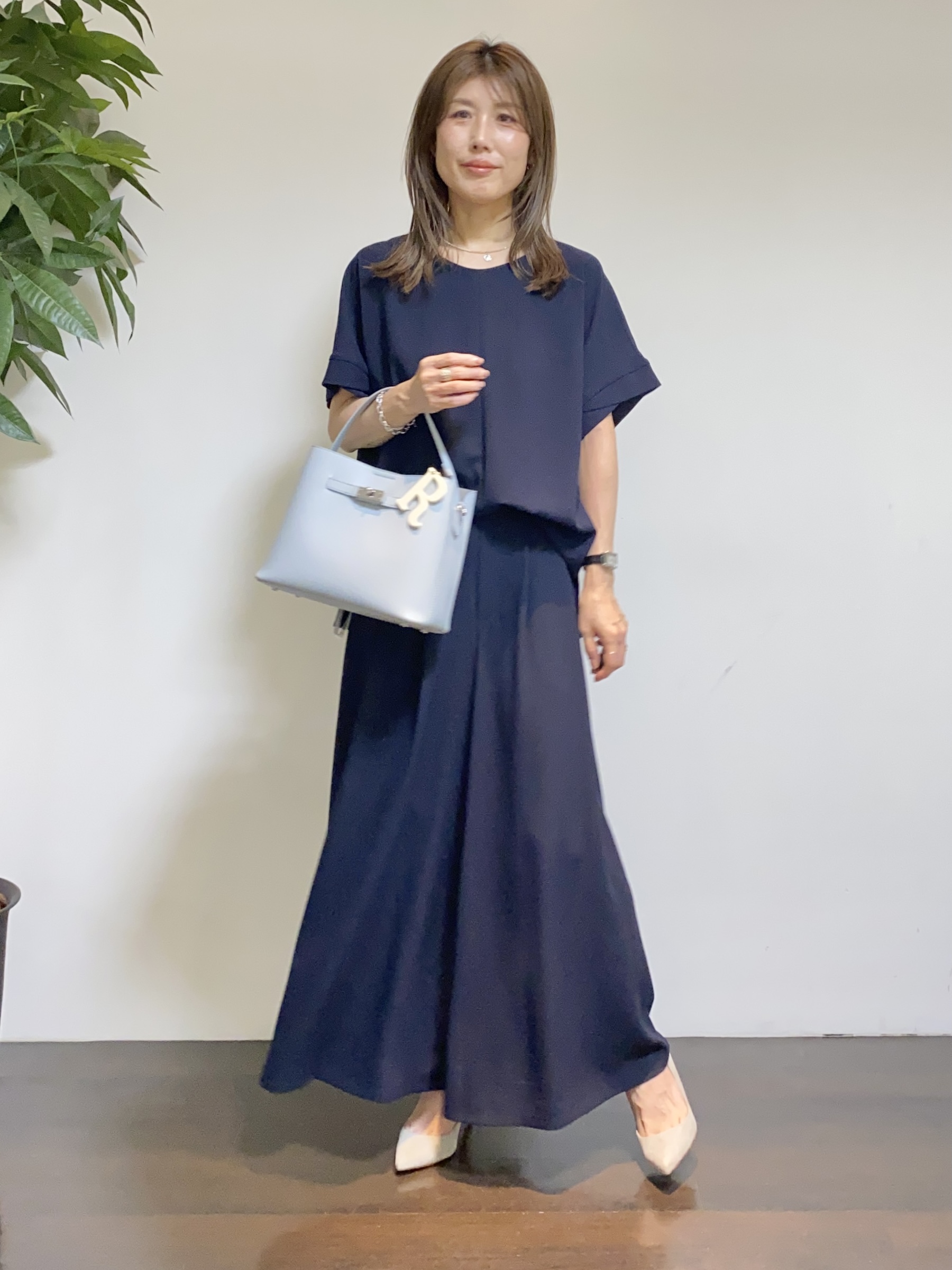 tomoさんの「UNTITLED｜【前後2WAY/はっ水/セットアップ可】リラクシーフレンチスリーブブラウス」を使ったコーディネート