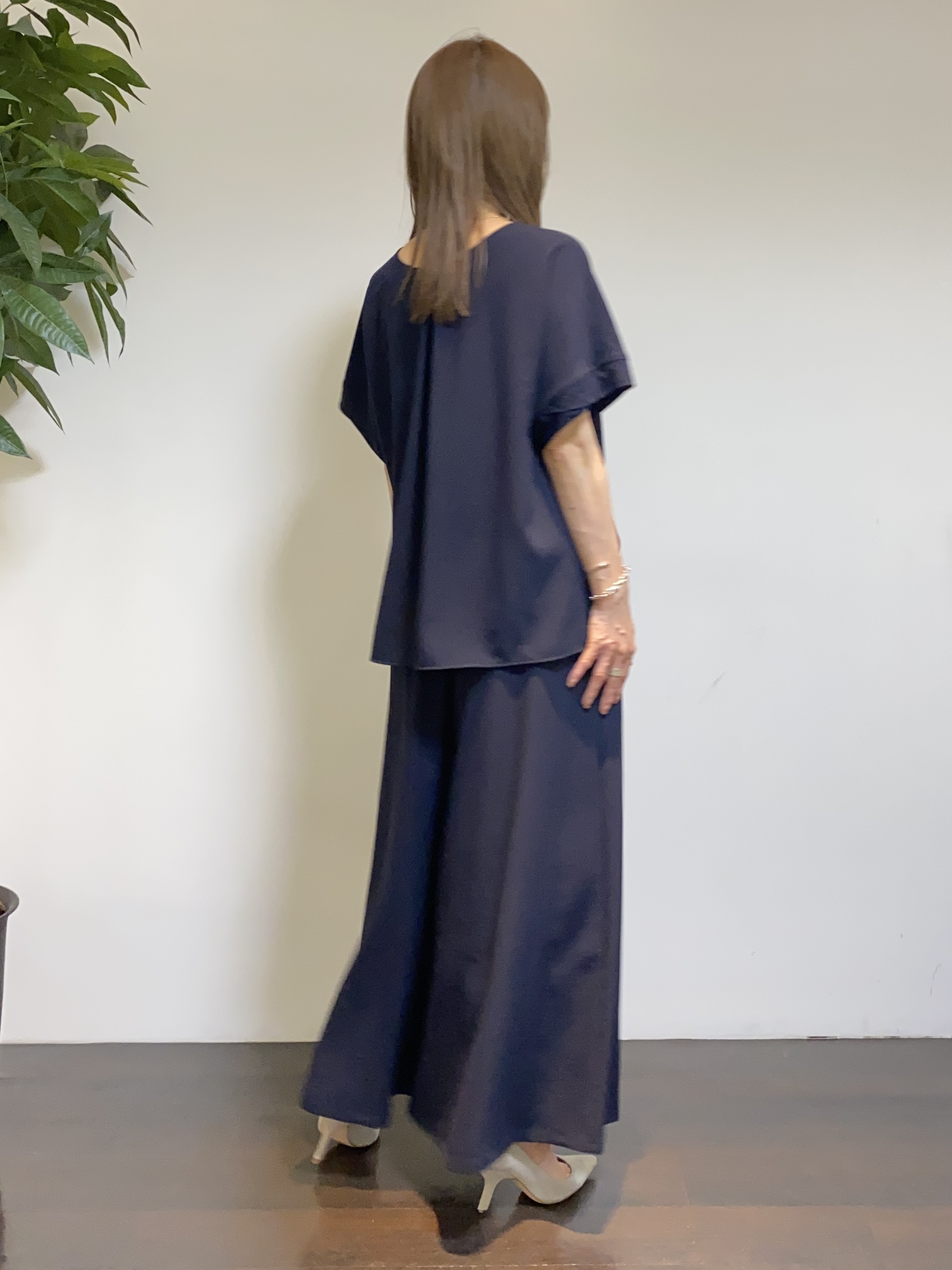 tomoさんの「UNTITLED｜【前後2WAY/はっ水/セットアップ可】リラクシーフレンチスリーブブラウス」を使ったコーディネート