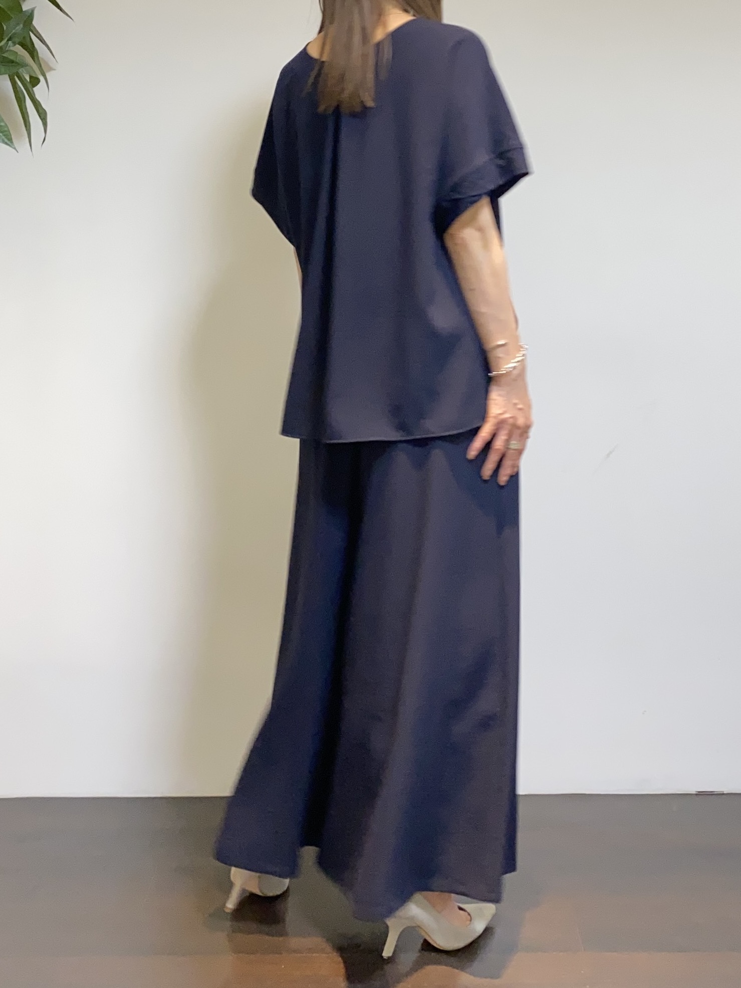 tomoさんの「UNTITLED｜【前後2WAY/はっ水/セットアップ可】リラクシーフレンチスリーブブラウス」を使ったコーディネート