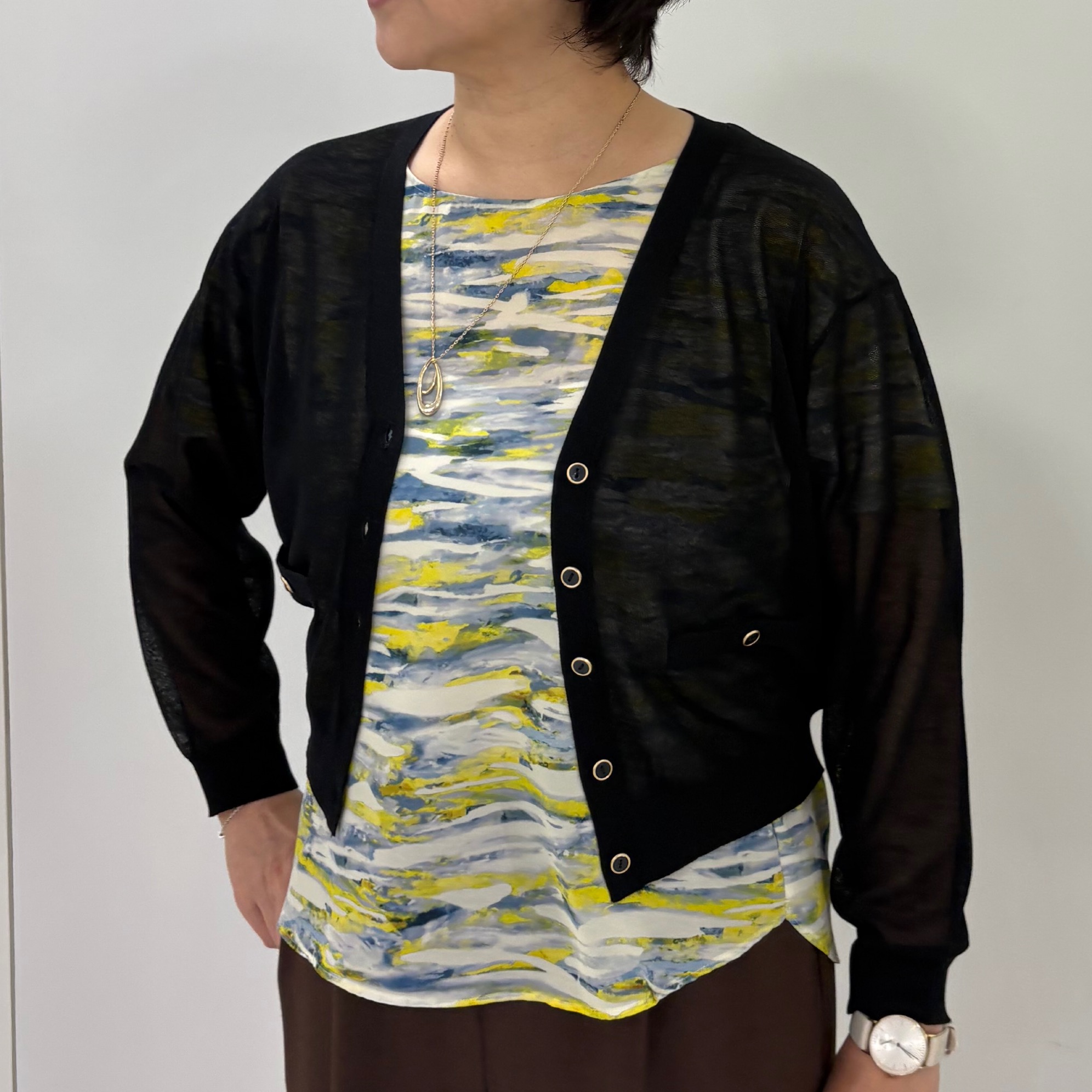 hIさんの「COUP DE CHANCE｜【手洗い可／日本製】プリント柄ブラウス」を使ったコーディネート