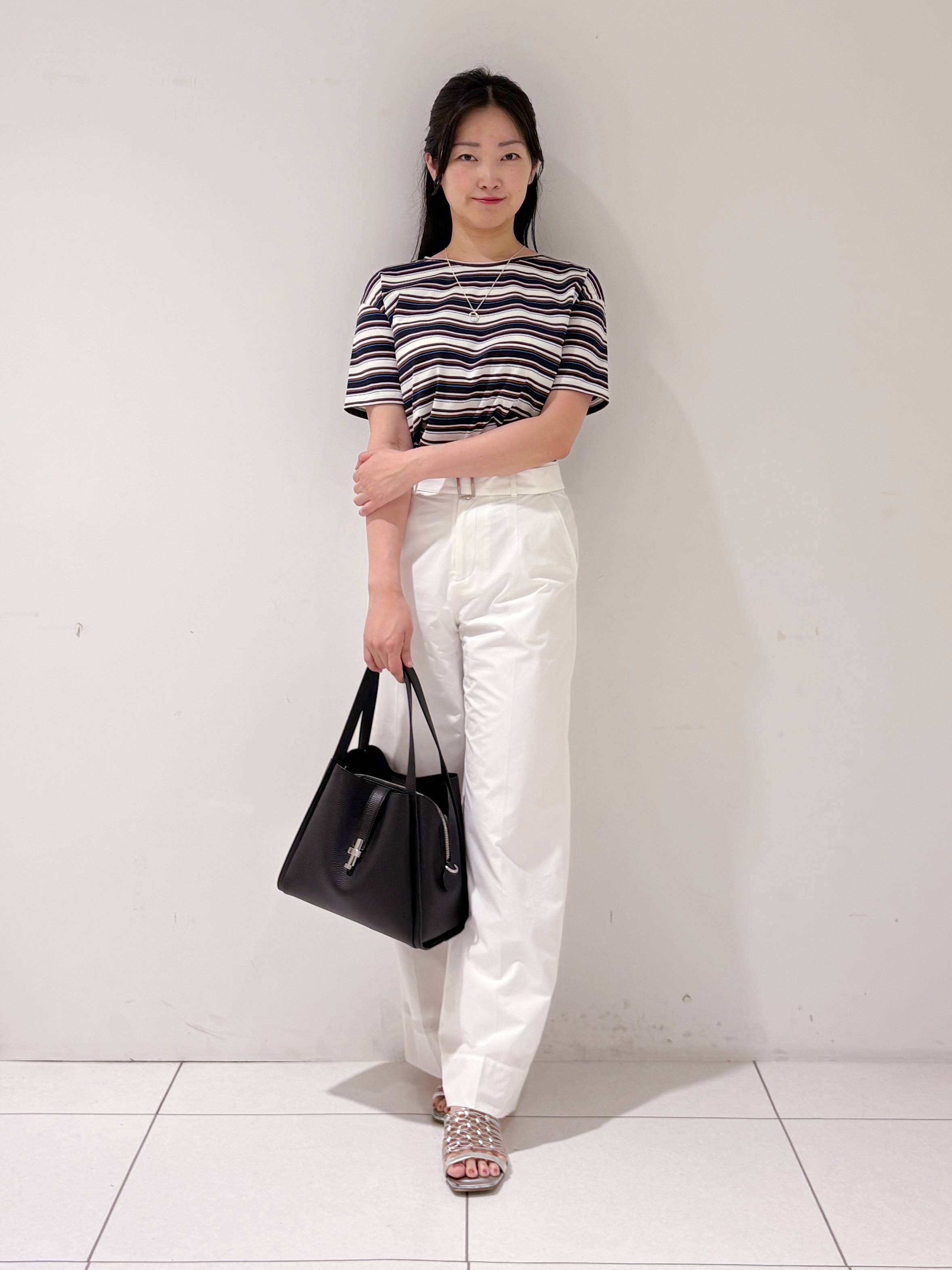 momokoさんの「INDIVI｜【接触冷感/洗える】シアーシャンブレーピンタックブラウス」を使ったコーディネート
