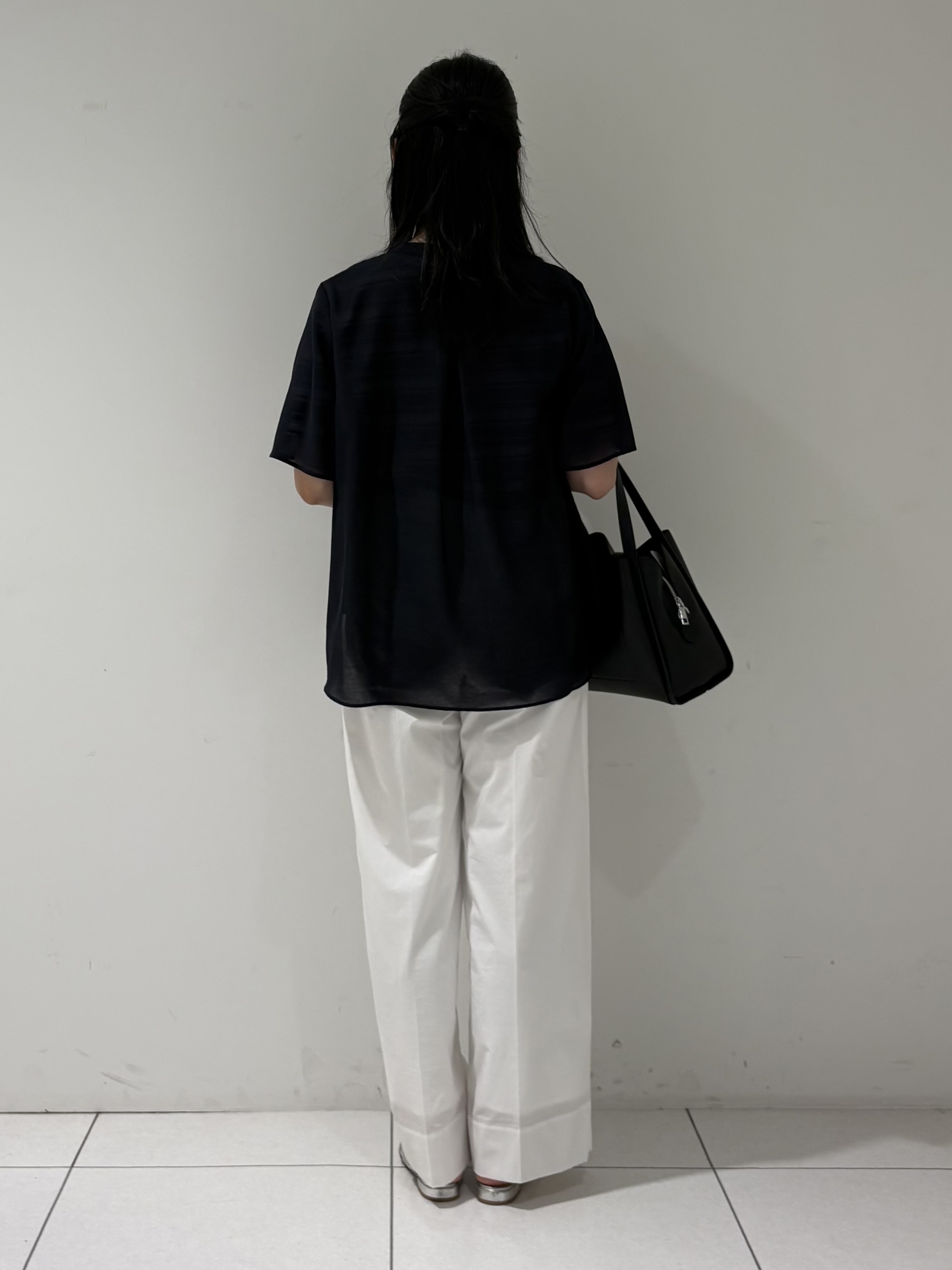 momokoさんの「INDIVI｜【接触冷感/洗える】シアーシャンブレーピンタックブラウス」を使ったコーディネート