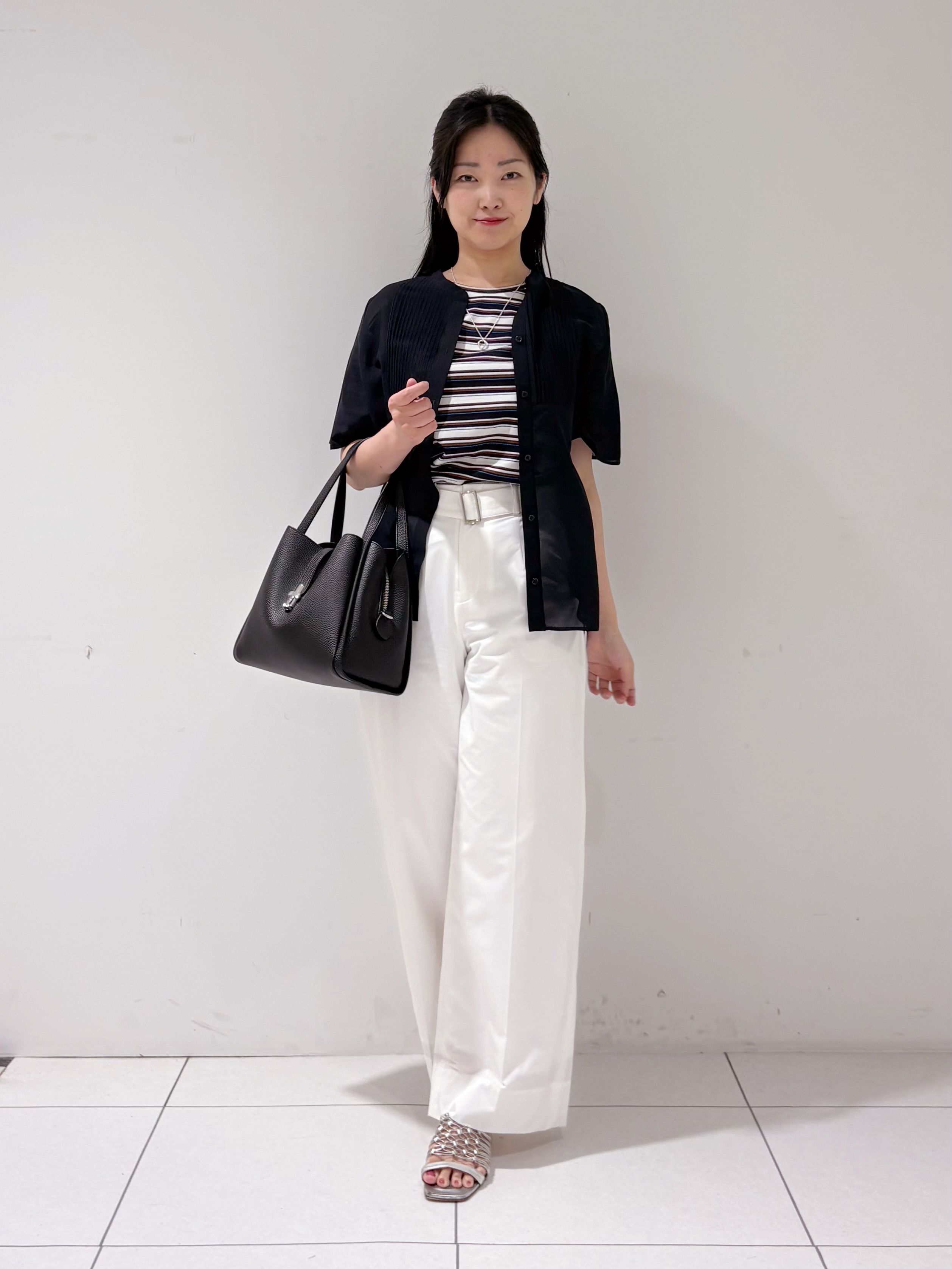 momokoさんの「INDIVI｜【接触冷感/洗える】シアーシャンブレーピンタックブラウス」を使ったコーディネート