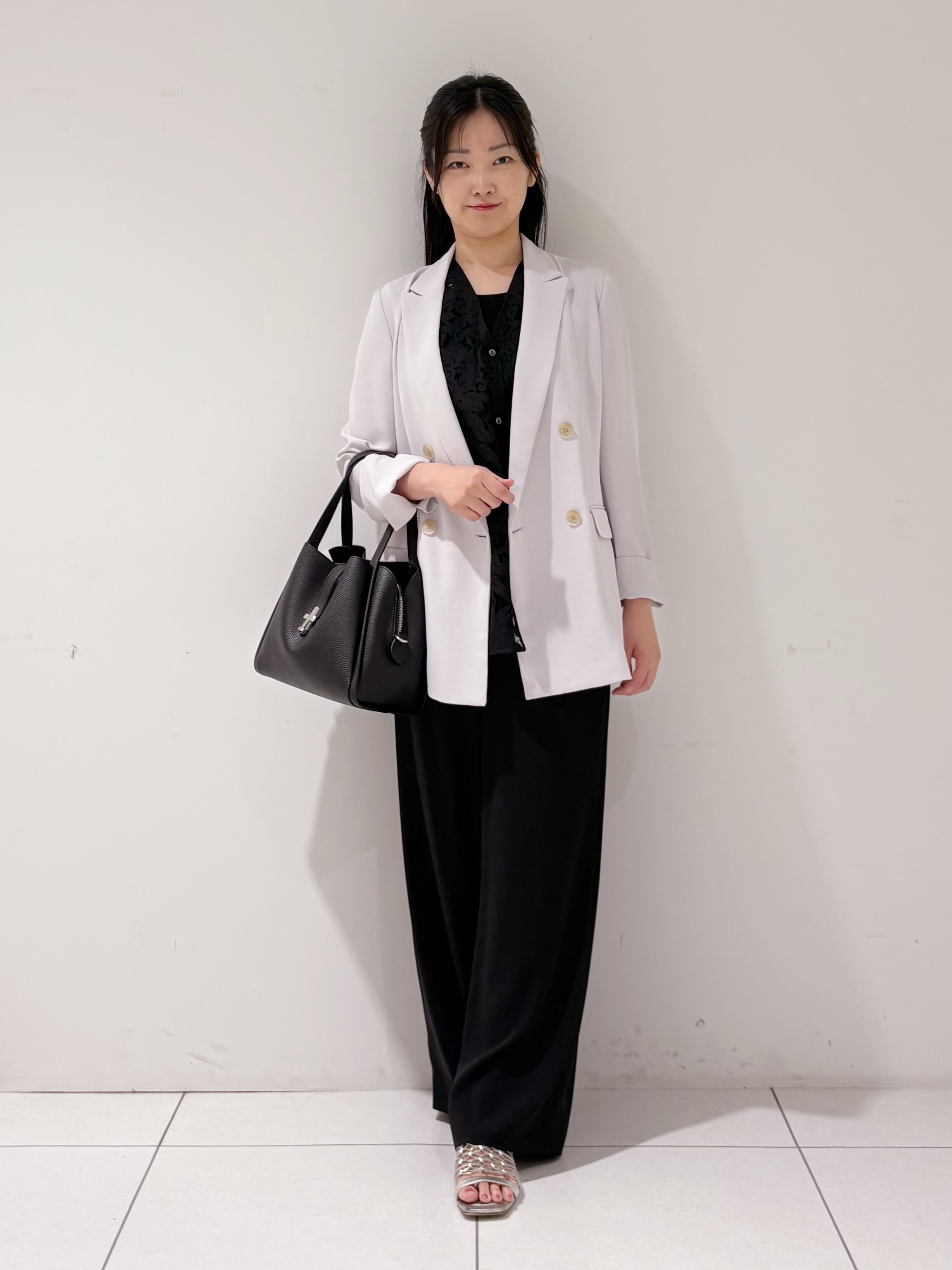 momokoさんの「INDIVI｜【洗える／多機能／SETUP可】着る日傘ダブルジャケット」を使ったコーディネート