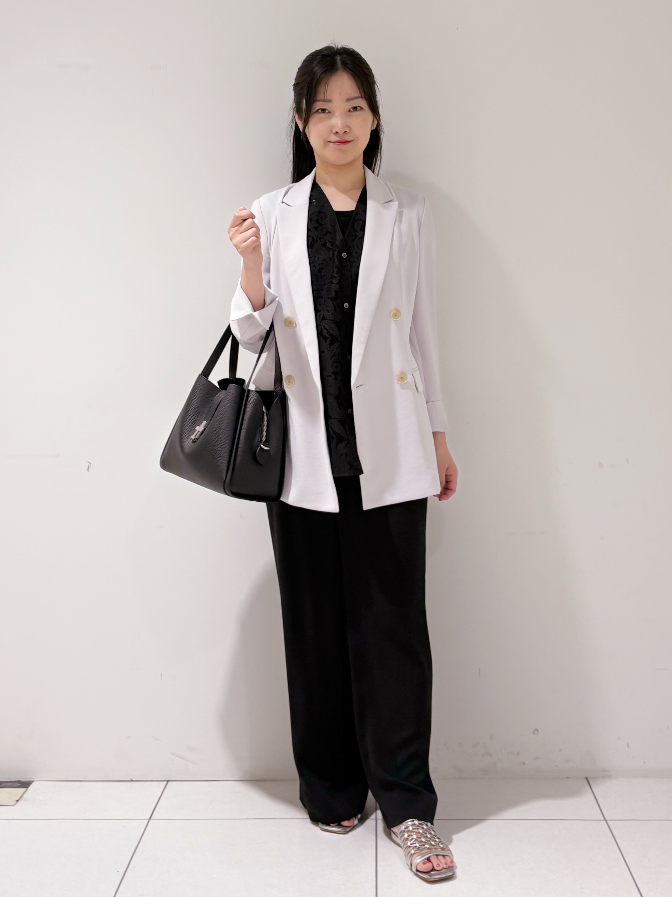 momokoさんの「INDIVI｜【洗える／多機能／SETUP可】着る日傘ダブルジャケット」を使ったコーディネート
