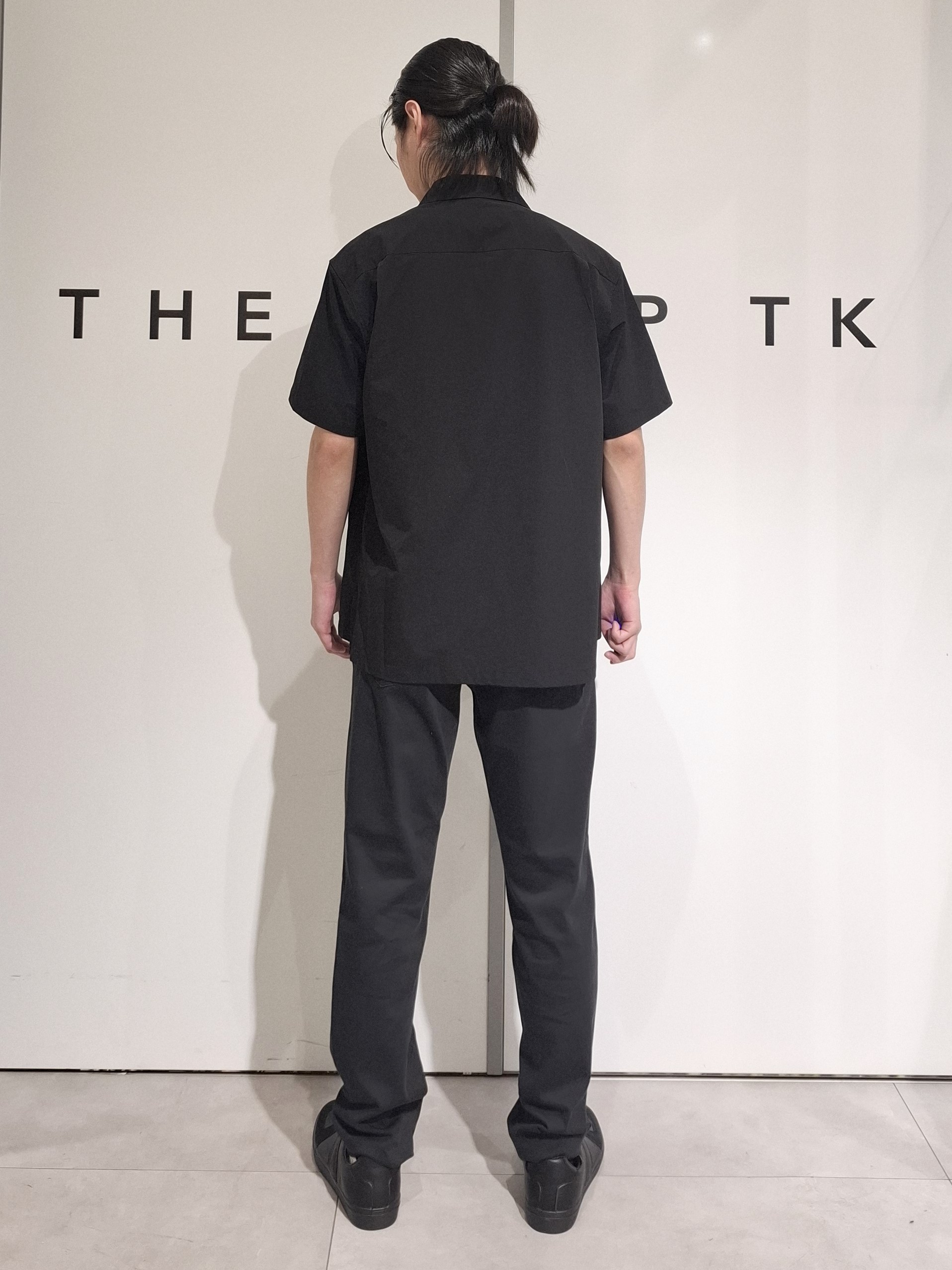 葵さんの「THE SHOP TK｜【KURO】 ポリバレント半袖シャツ 接触冷感/UVカット/洗濯機OK」を使ったコーディネート