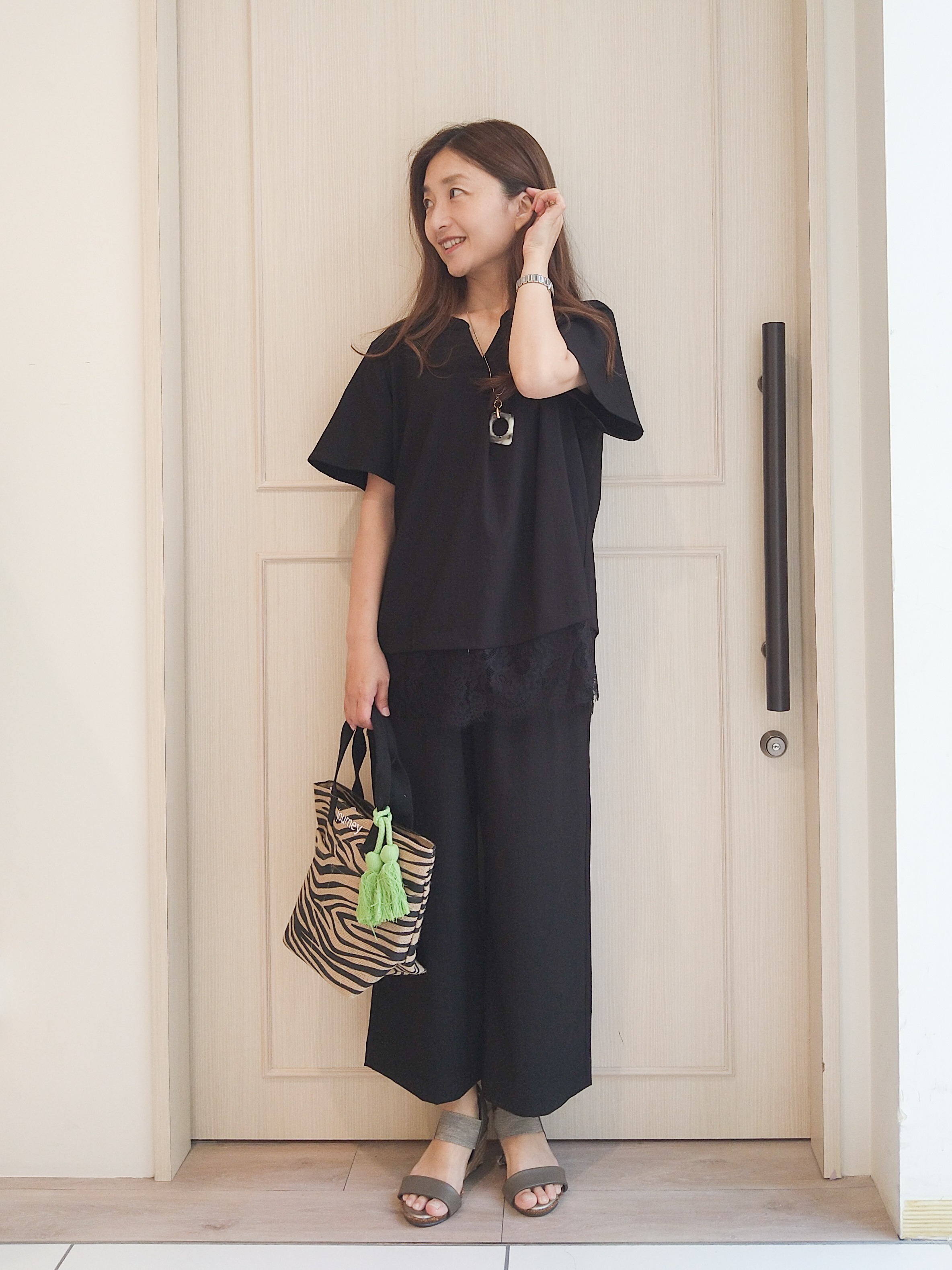 mi-saさんの「SHOO･LA･RUE｜【S-LL/洗濯機可】軽凛(かろりん)ひんやり スキッパー裾レースブラウス」を使ったコーディネート
