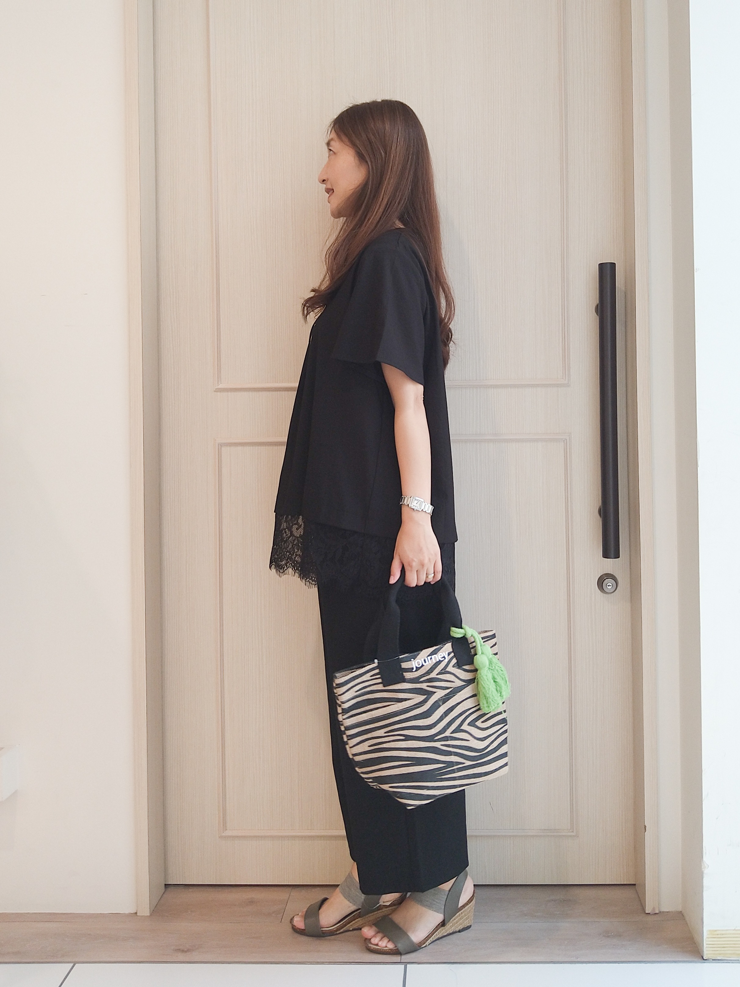 mi-saさんの「SHOO･LA･RUE｜【S-LL/洗濯機可】軽凛(かろりん)ひんやり スキッパー裾レースブラウス」を使ったコーディネート