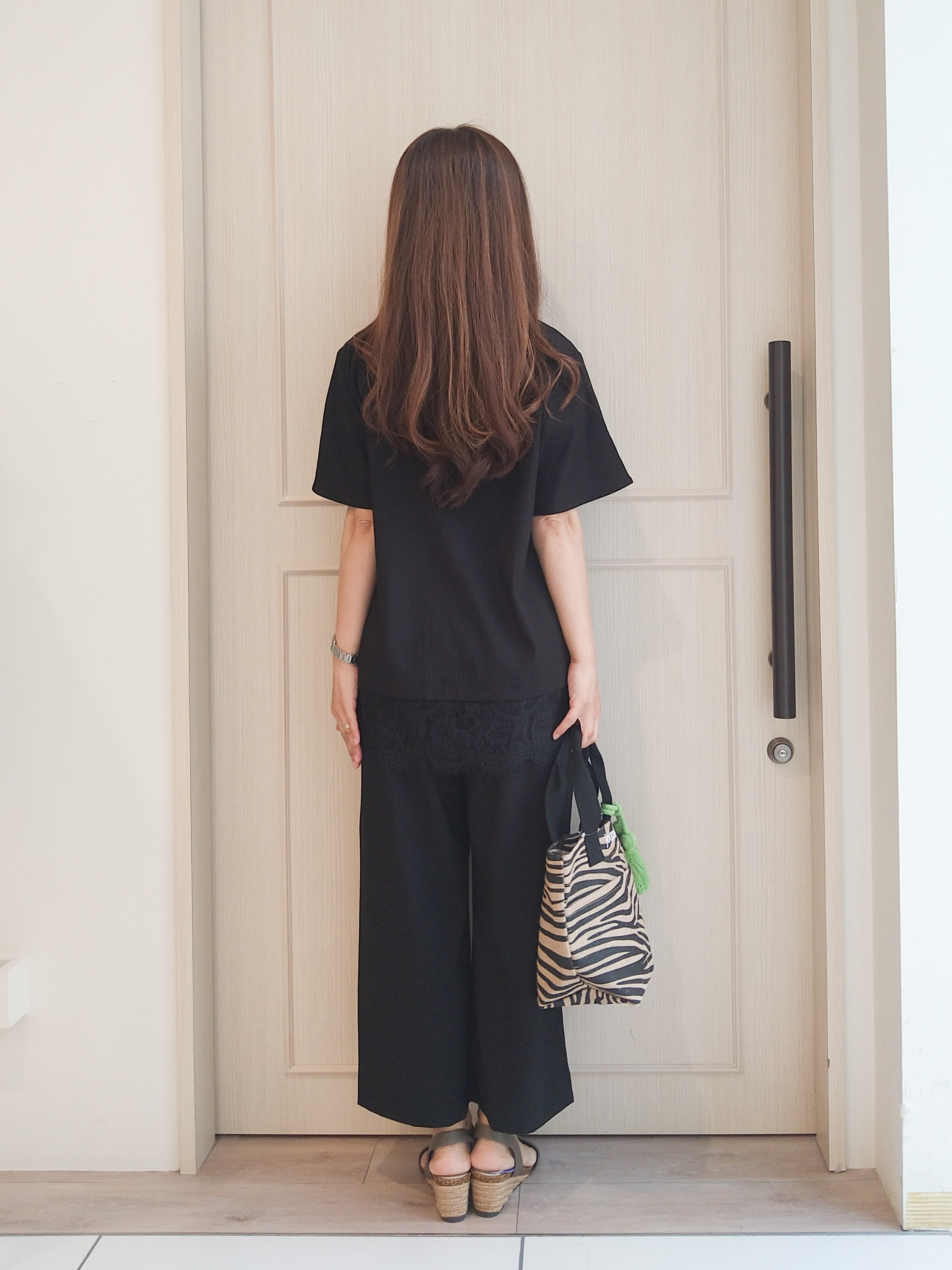 mi-saさんの「SHOO･LA･RUE｜【S-LL/洗濯機可】軽凛(かろりん)ひんやり スキッパー裾レースブラウス」を使ったコーディネート