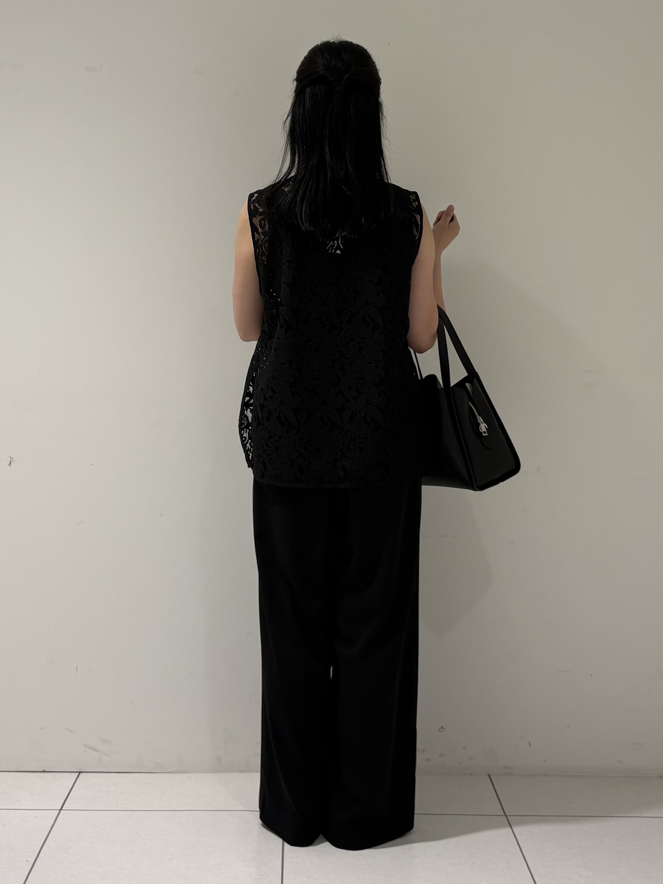 momokoさんの「INDIVI｜【洗える／トレンド】マニッシュレースベスト」を使ったコーディネート