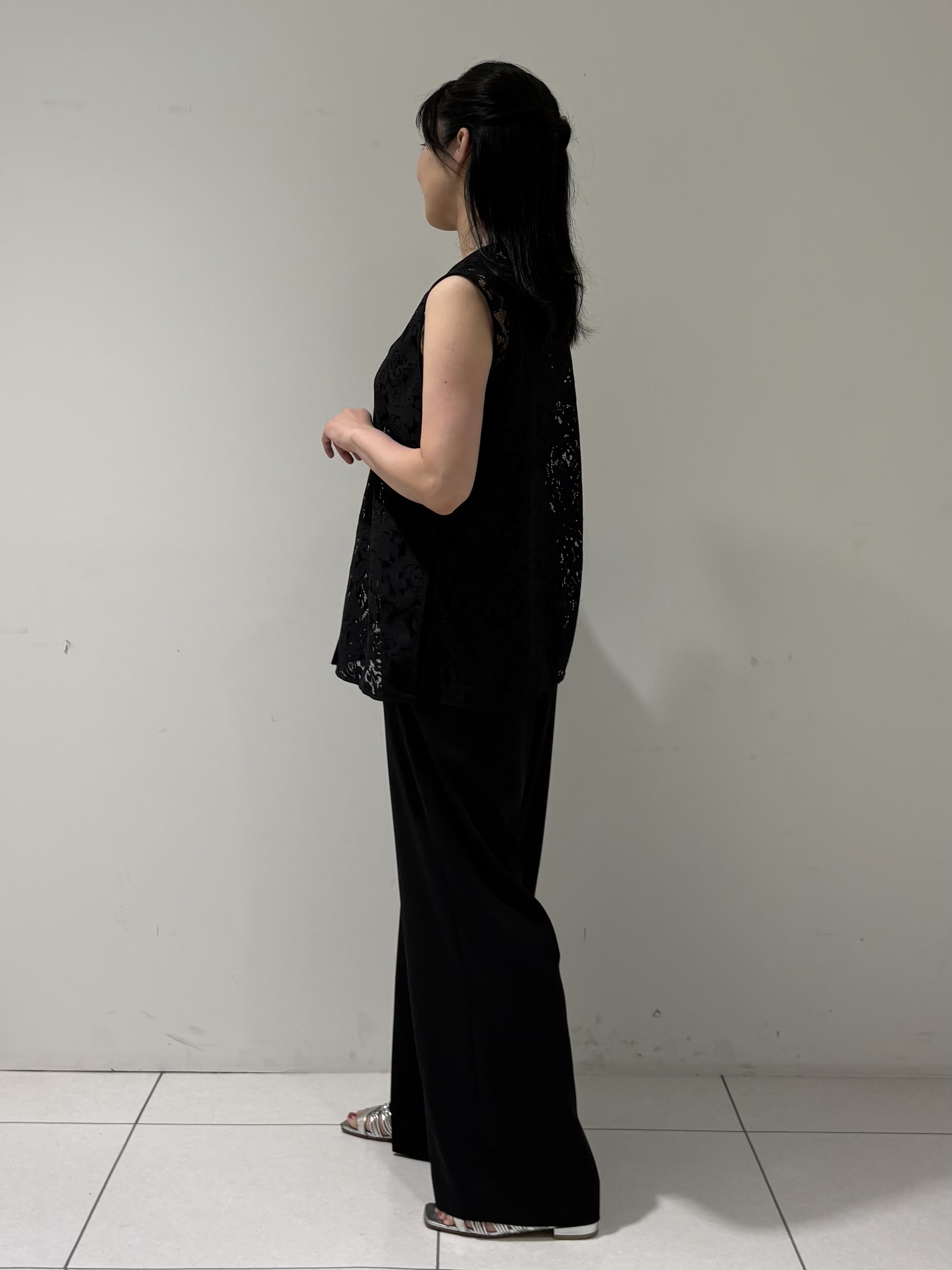 momokoさんの「INDIVI｜【洗える／トレンド】マニッシュレースベスト」を使ったコーディネート
