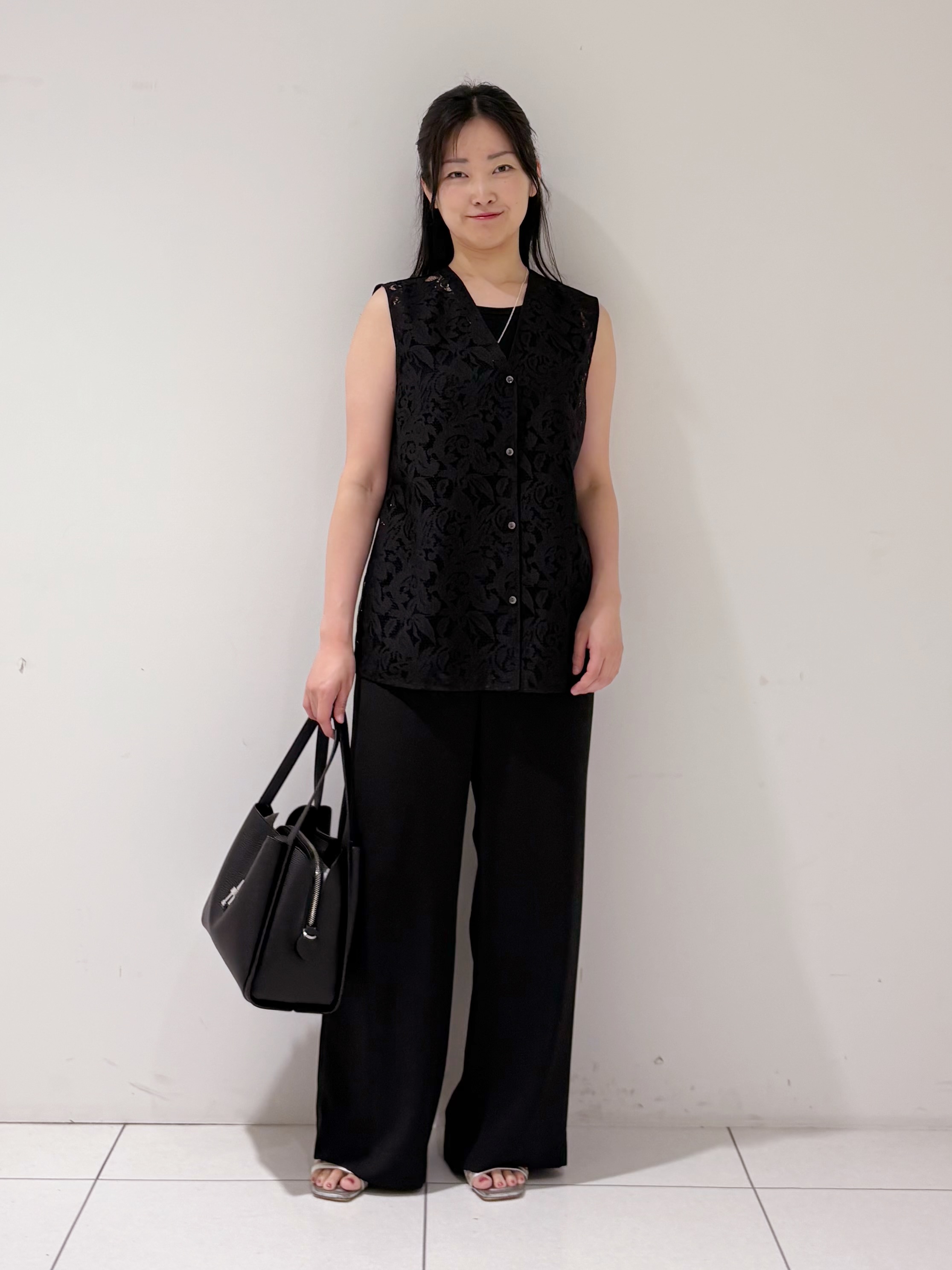 momokoさんの「INDIVI｜【洗える／トレンド】マニッシュレースベスト」を使ったコーディネート