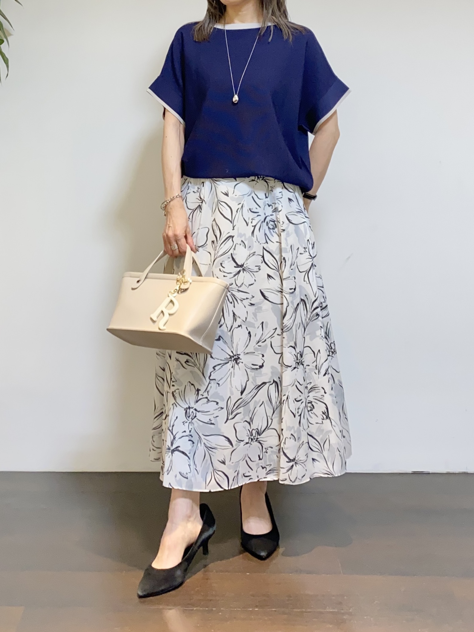 tomoさんの「UNTITLED｜【11色展開/体型カバー】前後2WAYフレンチスリーブニット」を使ったコーディネート