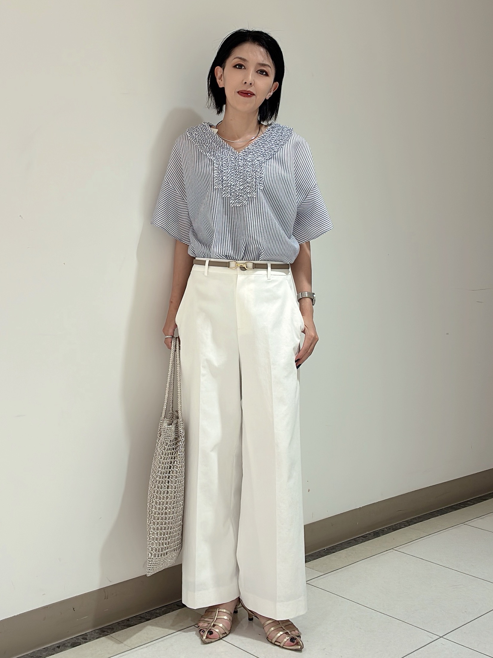 環さんの「UNTITLED｜【接触冷感/通気性/洗える】Vネックフリルブラウス」を使ったコーディネート