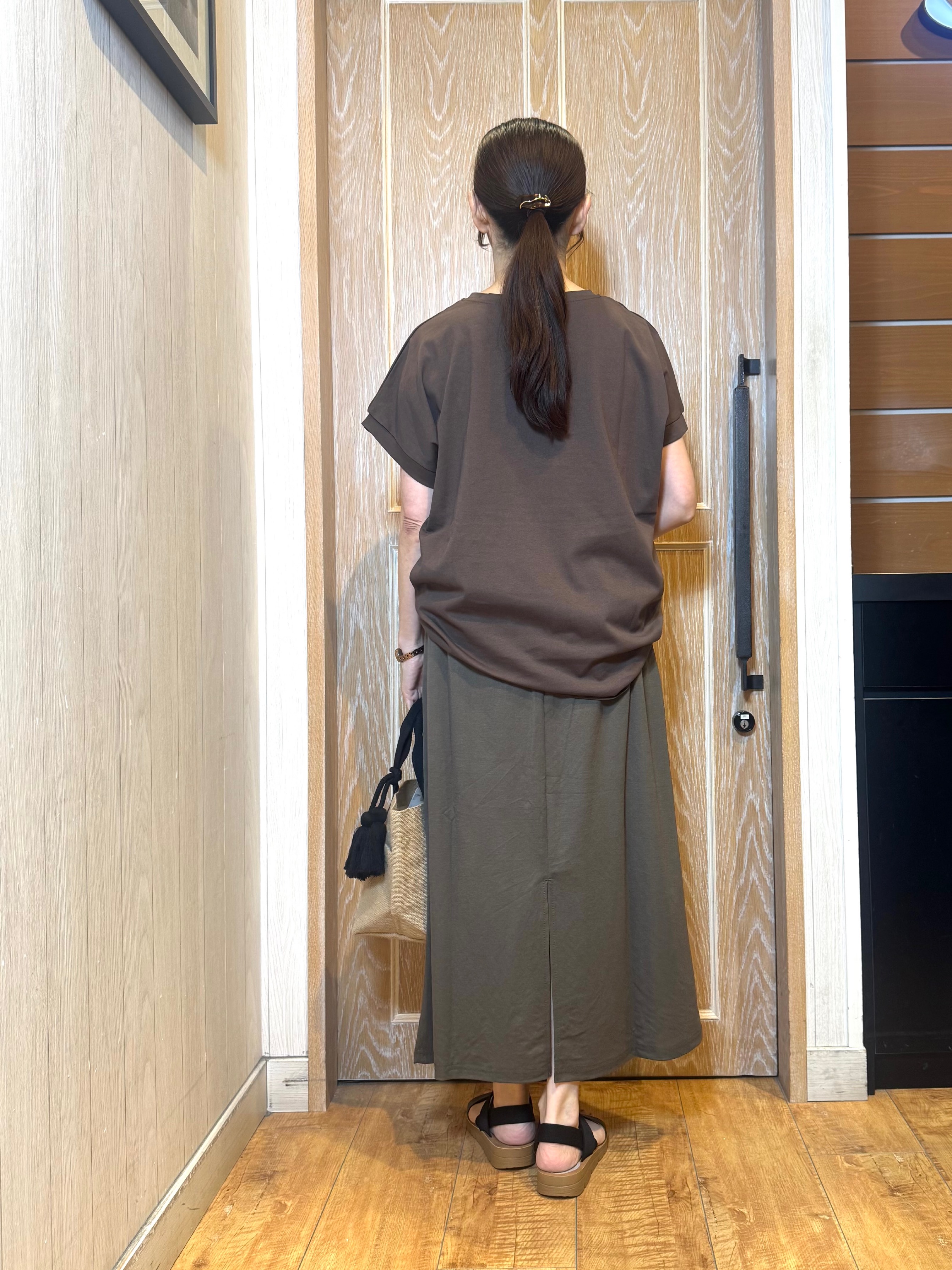 KAORIさんの「SHOO･LA･RUE｜【汗じみ防止/ひんやり/S-LL】インせず着られる 刺繍ロゴTシャツ」を使ったコーディネート