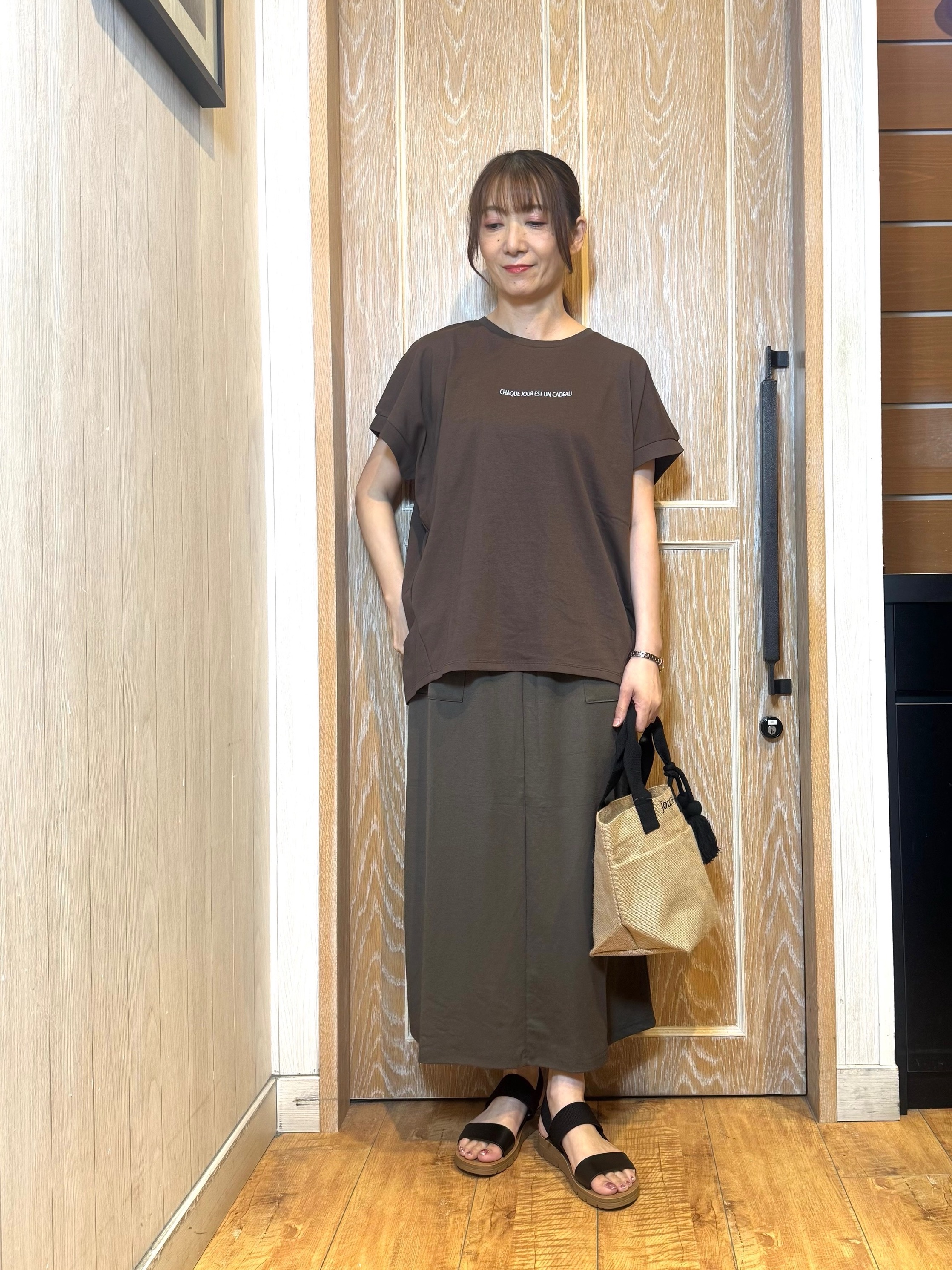 KAORIさんの「SHOO･LA･RUE｜【汗じみ防止/ひんやり/S-LL】インせず着られる 刺繍ロゴTシャツ」を使ったコーディネート
