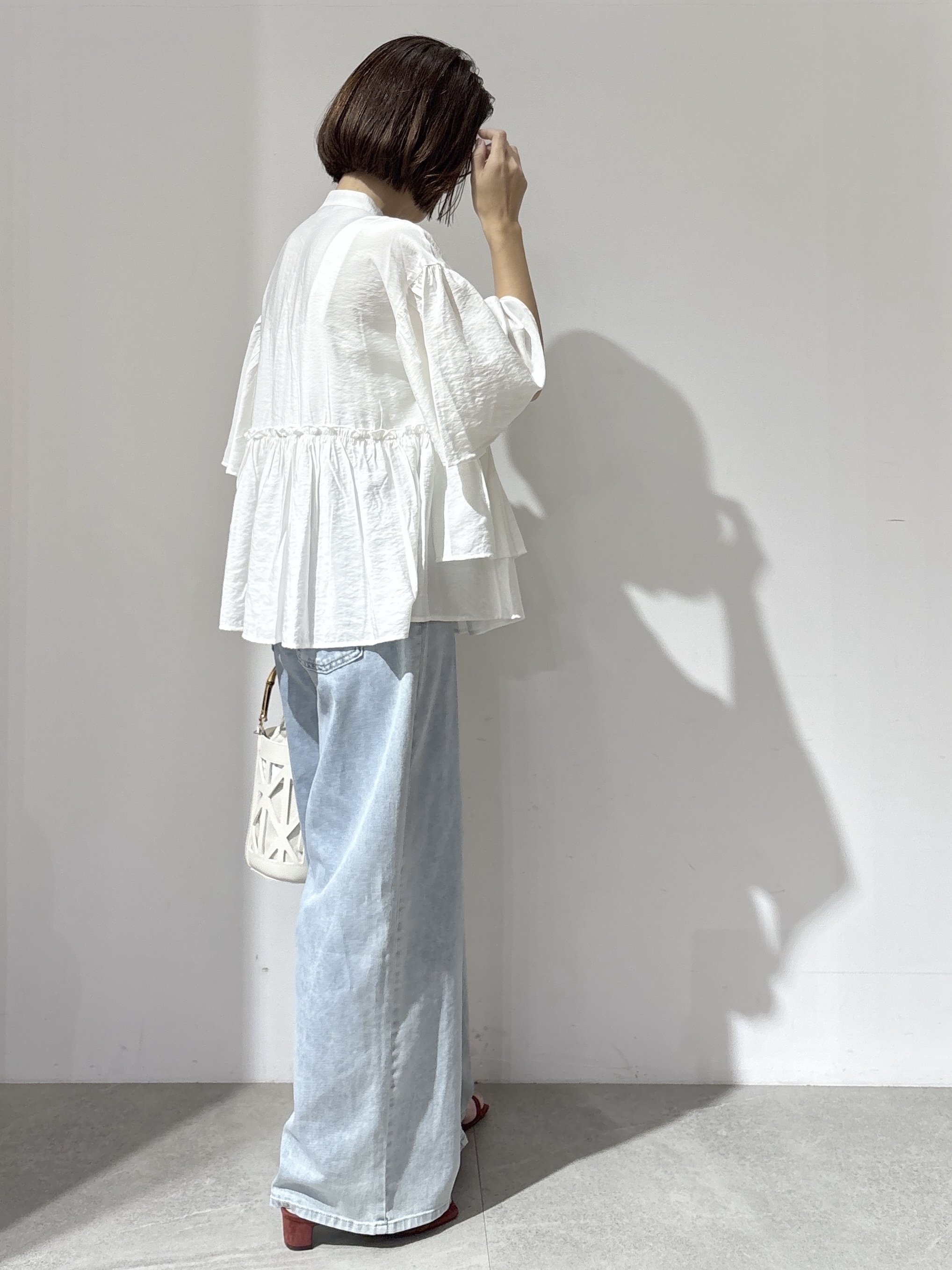 NAKAさんの「OPAQUE.CLIP｜アシンメトリーペプラムブラウス【洗濯機OK】」を使ったコーディネート