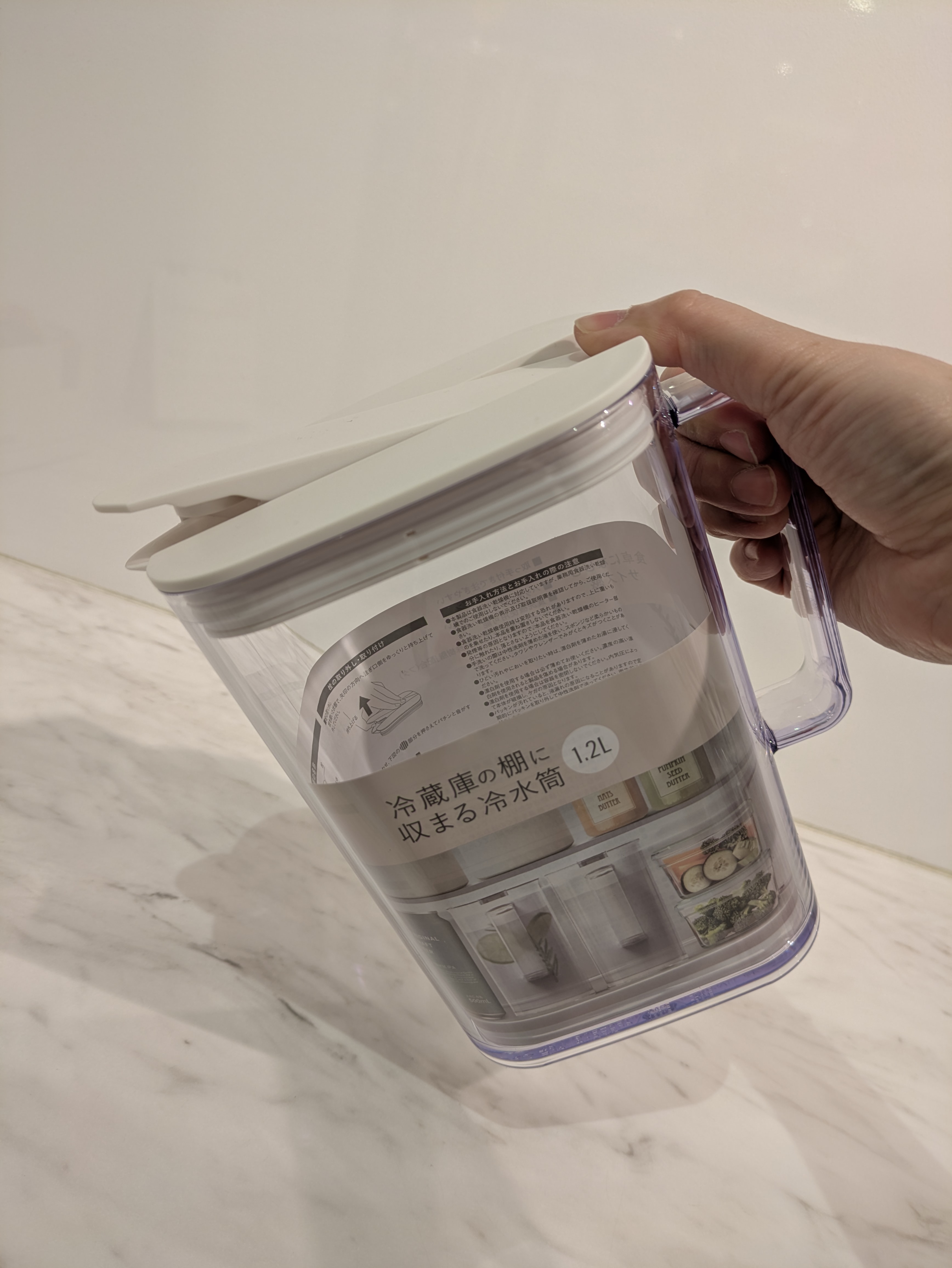 ヨコさんの「212 KITCHEN STORE｜棚に収まる冷水筒 1.0L WH」を使ったコーディネート