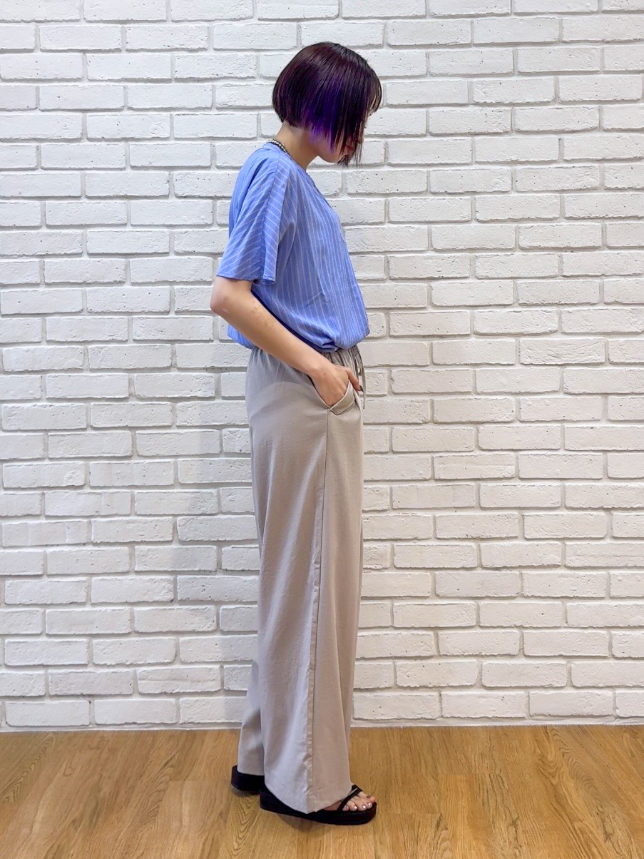 𝐜𝐡𝐢𝐤𝐚さんの「SHOO･LA･RUE｜【ひんやり/洗濯機可/S-LL】オンにもオフにも マルチに使えるボタンレスカーディガン」を使ったコーディネート