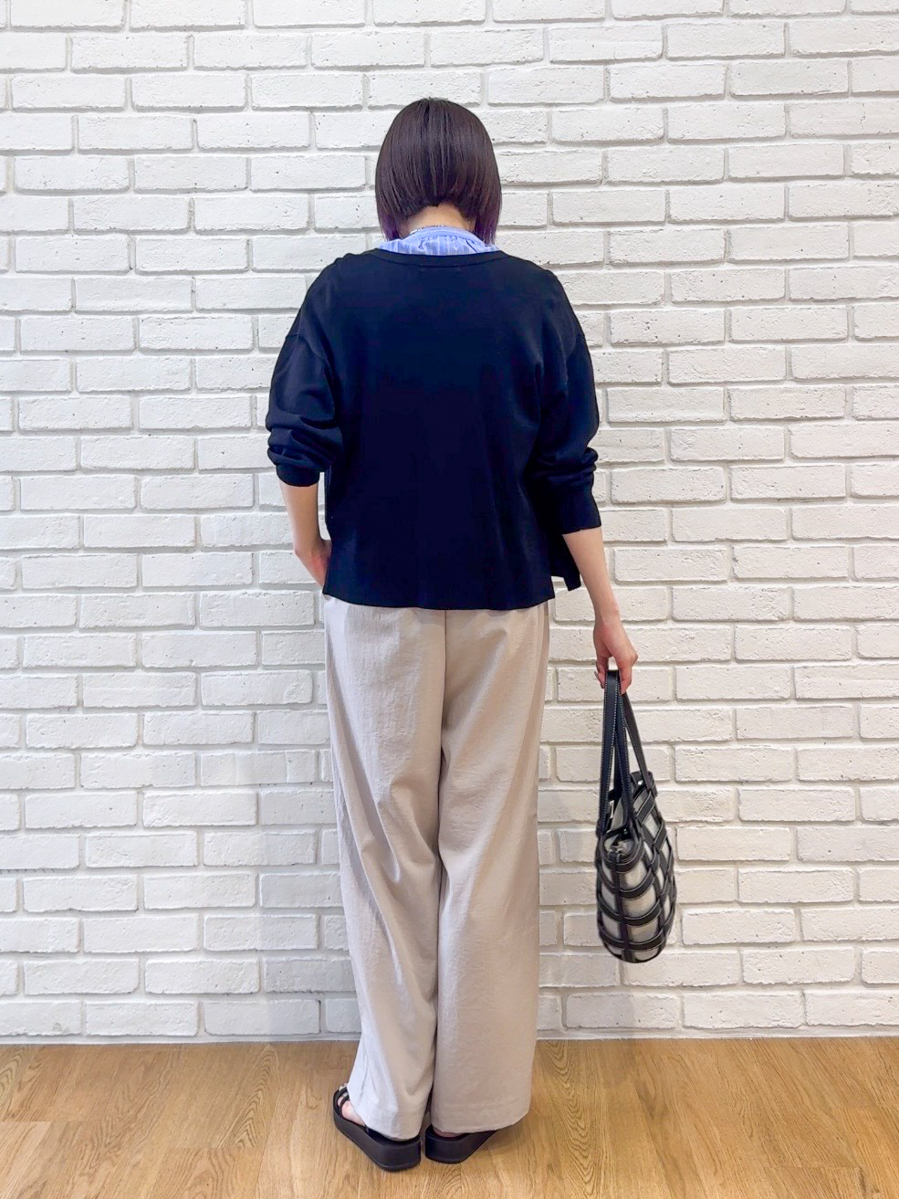 𝐜𝐡𝐢𝐤𝐚さんの「SHOO･LA･RUE｜【ひんやり/洗濯機可/S-LL】オンにもオフにも マルチに使えるボタンレスカーディガン」を使ったコーディネート