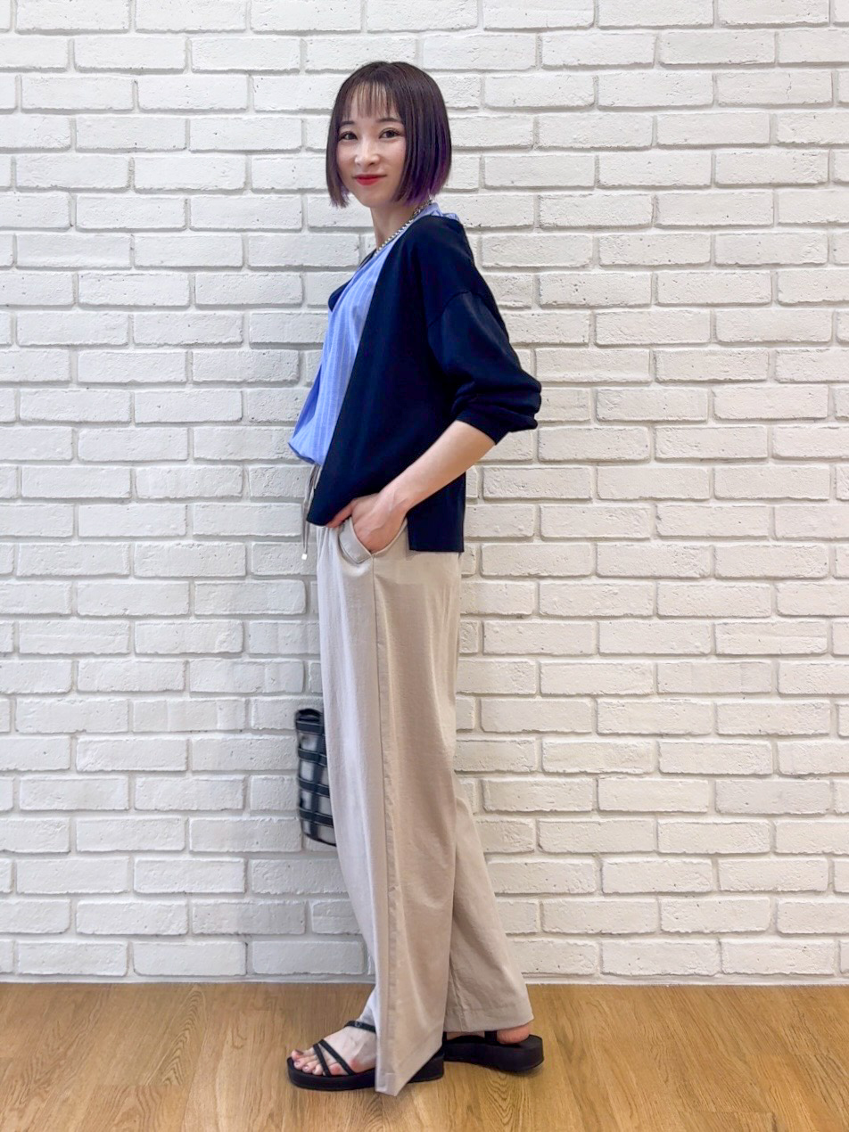 𝐜𝐡𝐢𝐤𝐚さんの「SHOO･LA･RUE｜【ひんやり/洗濯機可/S-LL】オンにもオフにも マルチに使えるボタンレスカーディガン」を使ったコーディネート