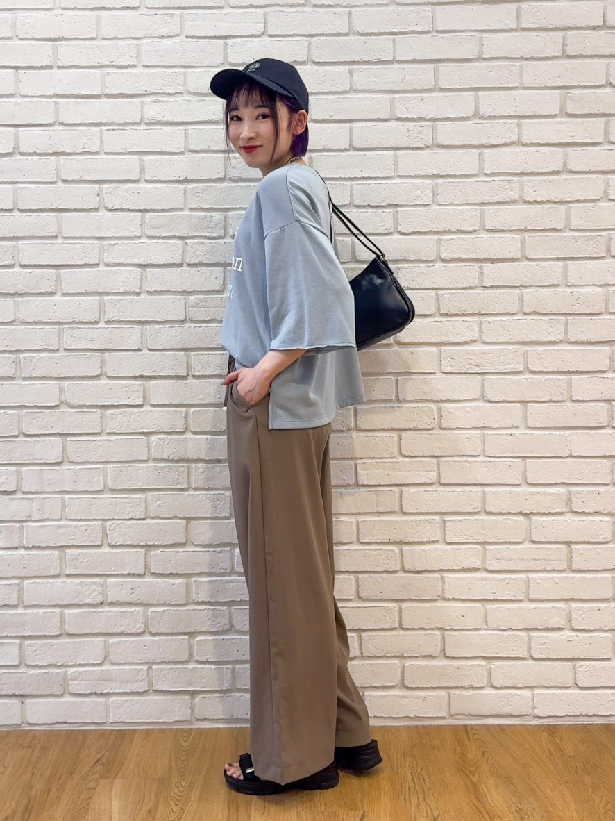 𝐜𝐡𝐢𝐤𝐚さんの「SHOO･LA･RUE｜【洗濯機可/S-LL/選べる6柄】切りっぱなしお袖がこなれカジュアル 5分袖シアーTシャツ」を使ったコーディネート