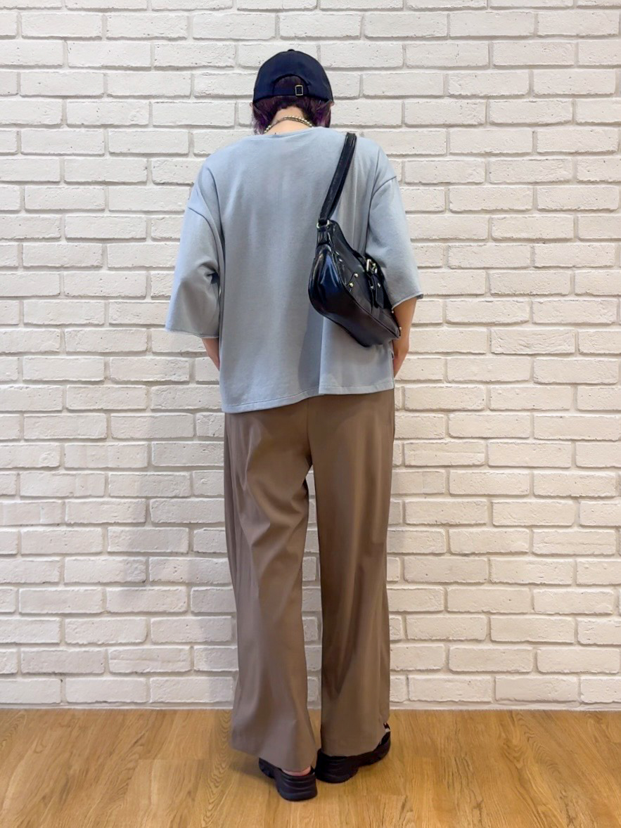 𝐜𝐡𝐢𝐤𝐚さんの「SHOO･LA･RUE｜【洗濯機可/S-LL/選べる6柄】切りっぱなしお袖がこなれカジュアル 5分袖シアーTシャツ」を使ったコーディネート