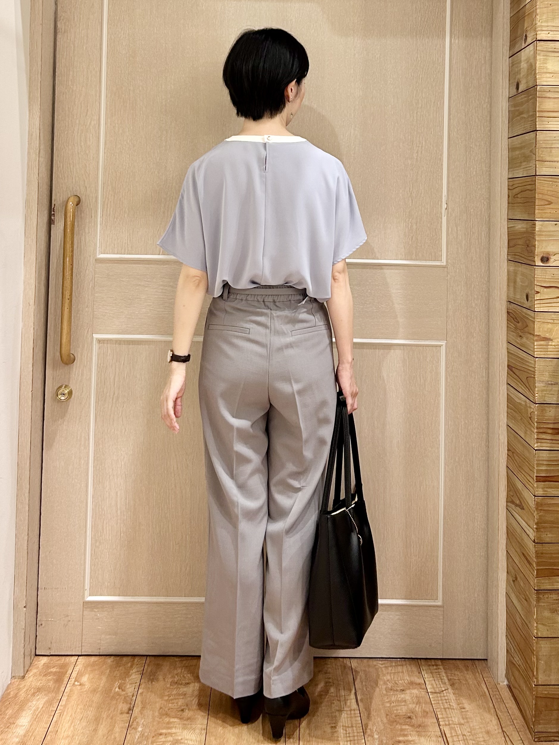 ちぐささんの「SHOO･LA･RUE｜【ひんやり/UV/通勤】洗濯後しわになりにくい 上品配色ブラウス」を使ったコーディネート