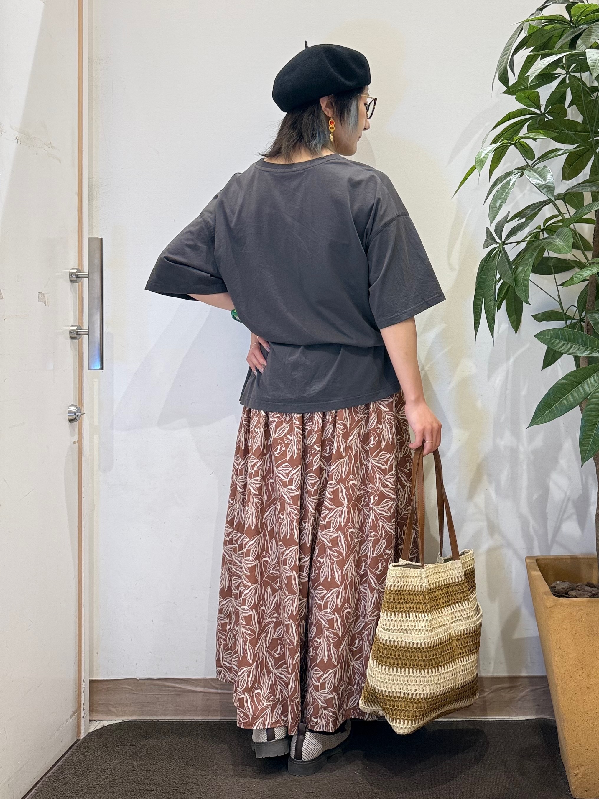 misakiさんの「SHOO･LA･RUE｜【ひんやり】ゆるっと体型カバー BIGアソートTシャツ」を使ったコーディネート