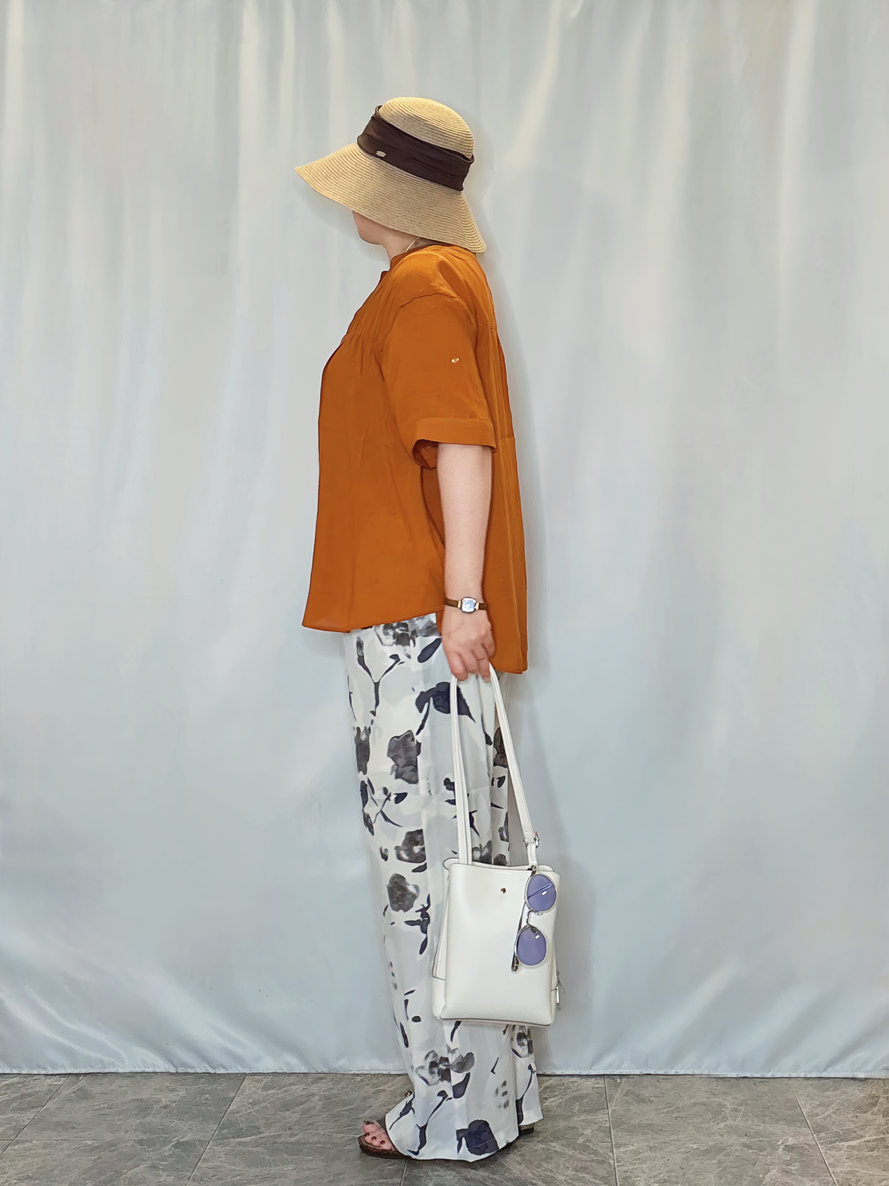 たみさんの「SHOO･LA･RUE｜【ひんやり/UV】お袖の長さが調整出来る シャーリングスキッパーブラウス」を使ったコーディネート