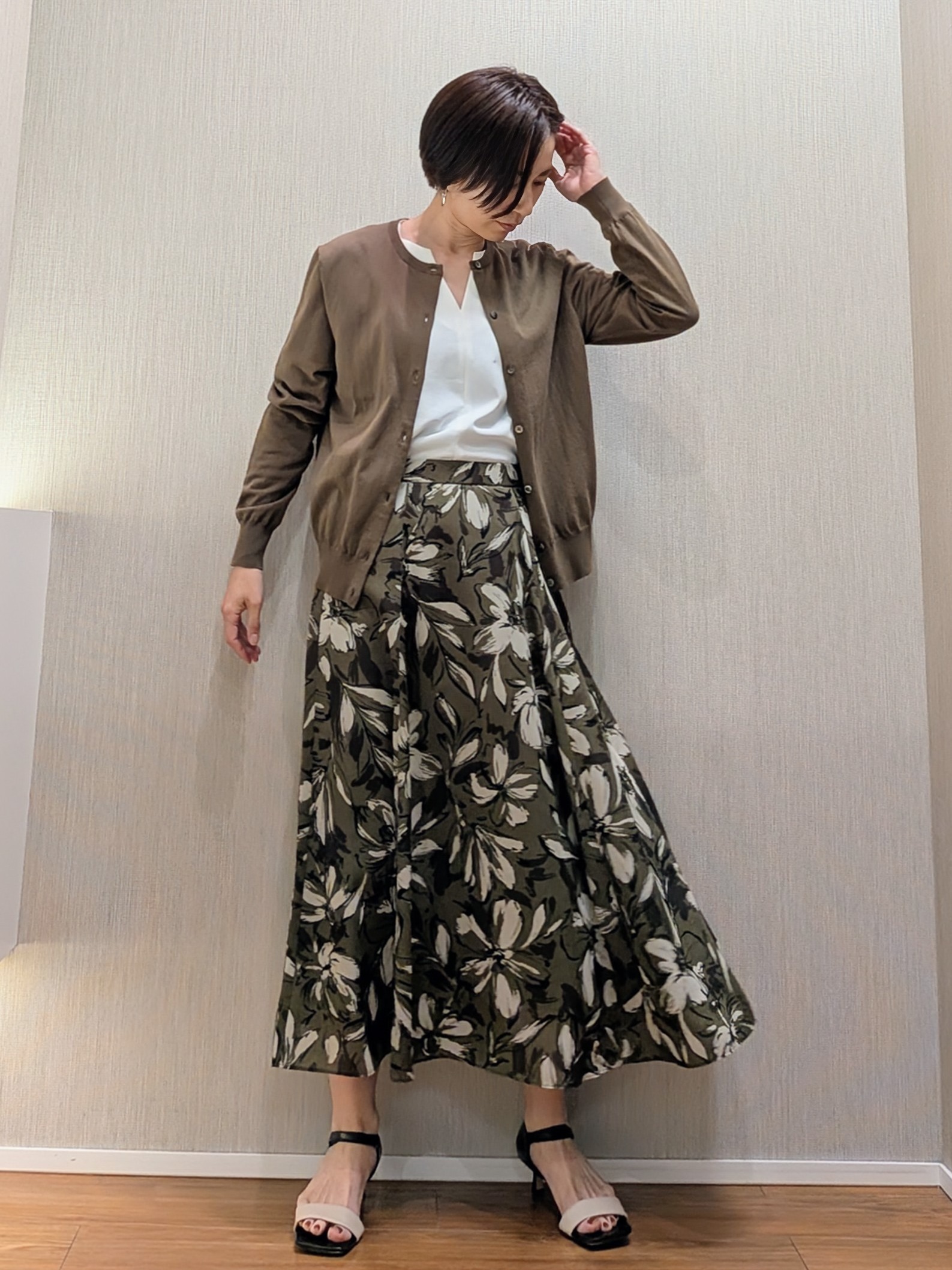 ミズタさんの「UNTITLED｜【9色展開/アンサンブル可】コットンクルーネックカーディガン」を使ったコーディネート