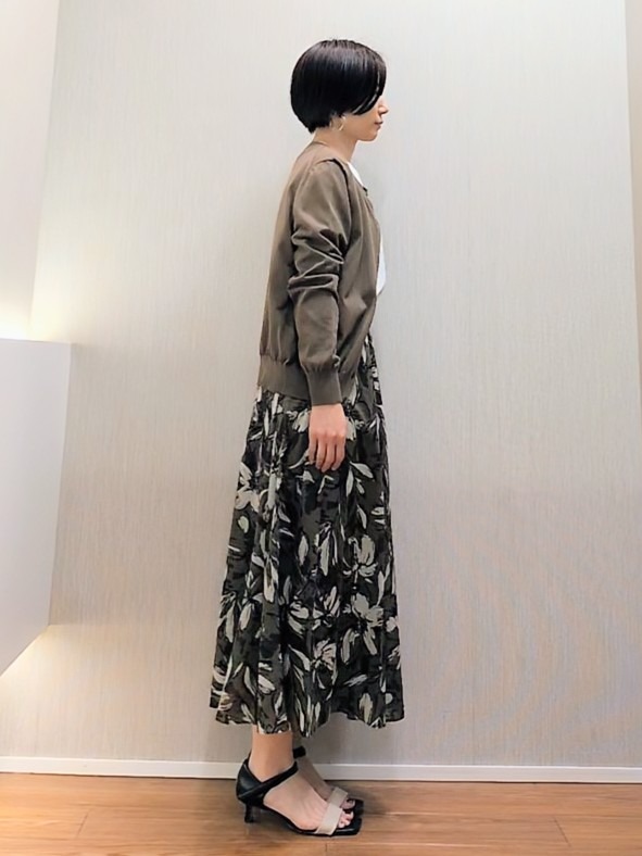 ミズタさんの「UNTITLED｜【9色展開/アンサンブル可】コットンクルーネックカーディガン」を使ったコーディネート