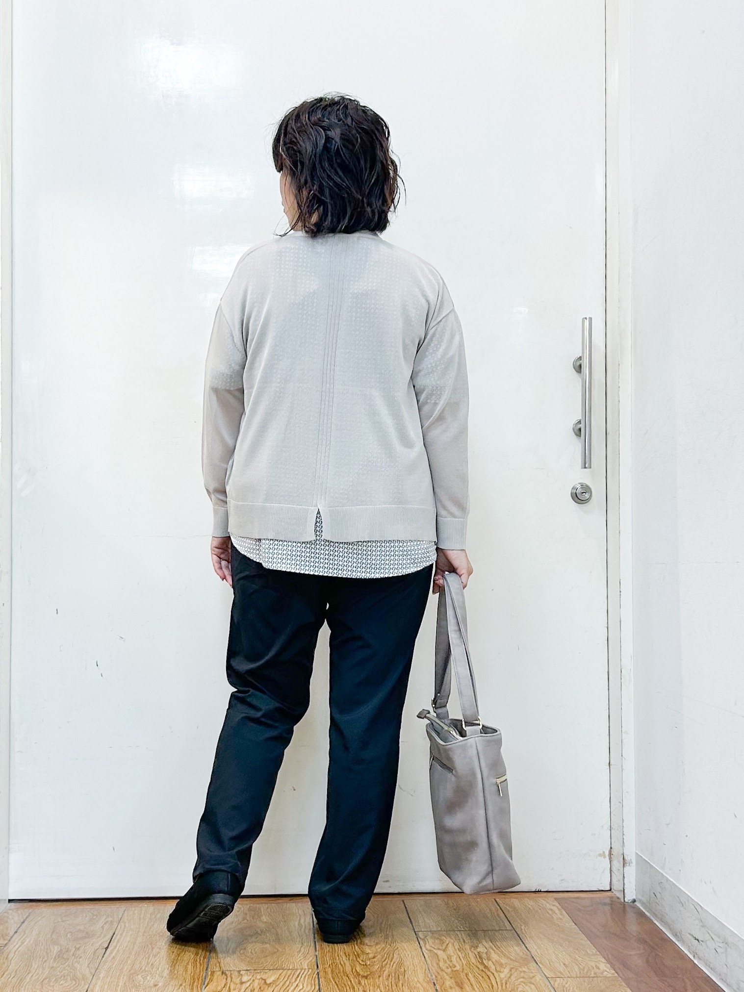 haruさんの「SHOO･LA･RUE｜【ひんやり/洗濯機可/S-LL】オンにもオフにも マルチに使えるボタンレスカーディガン」を使ったコーディネート