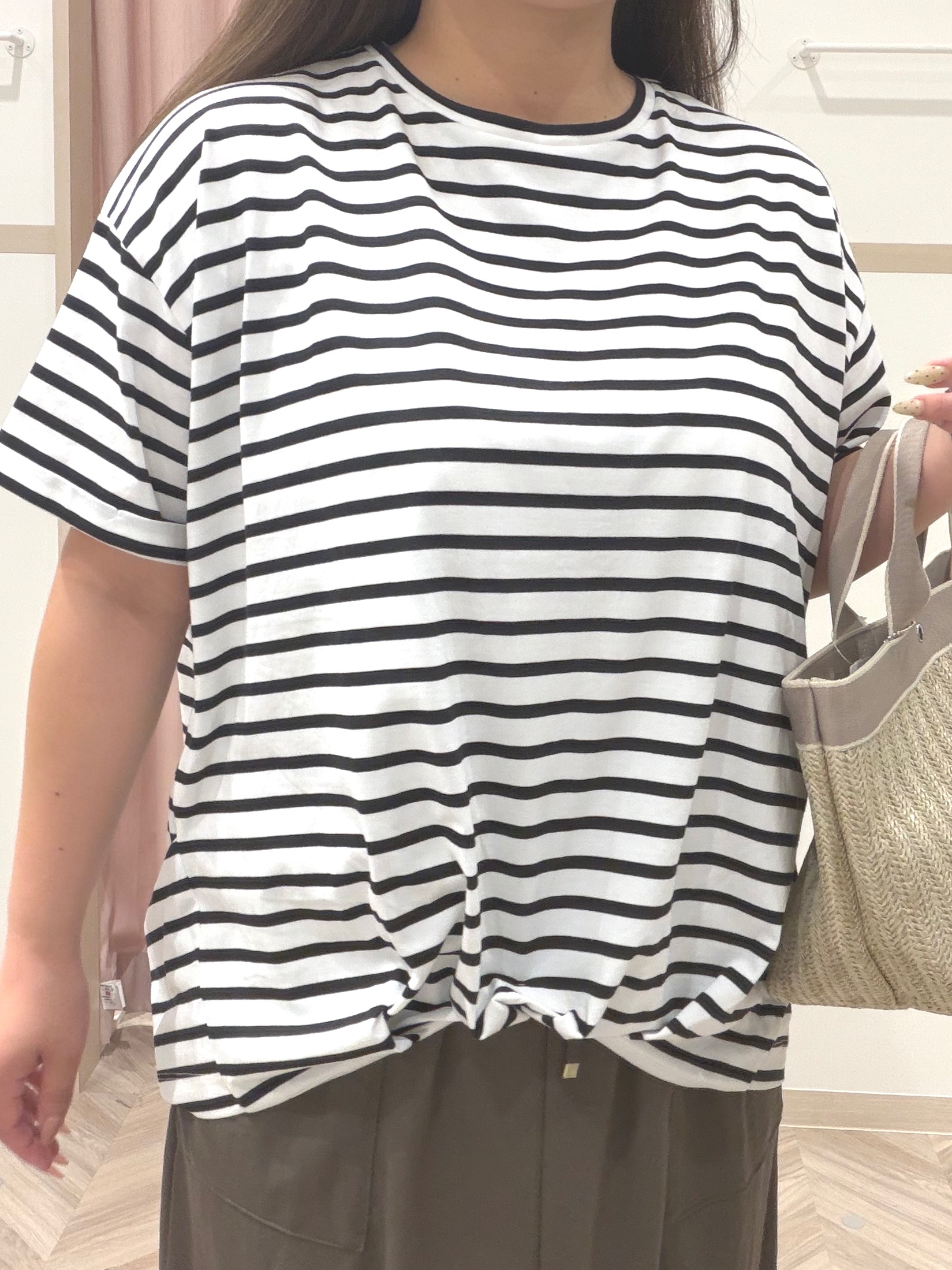 まちゃんなちゃんさんの「SHOO･LA･RUE｜【ひんやり/S-LL】インせず決まる フロントタックデザインTシャツ」を使ったコーディネート
