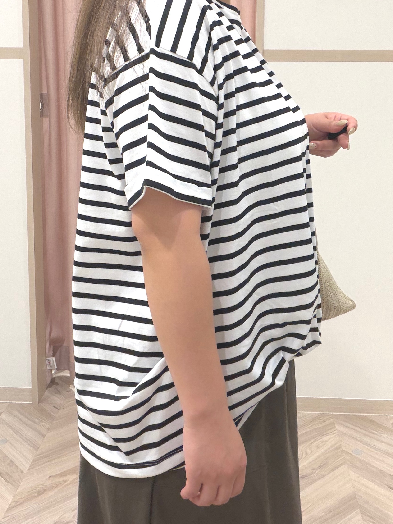 まちゃんなちゃんさんの「SHOO･LA･RUE｜【ひんやり/S-LL】インせず決まる フロントタックデザインTシャツ」を使ったコーディネート