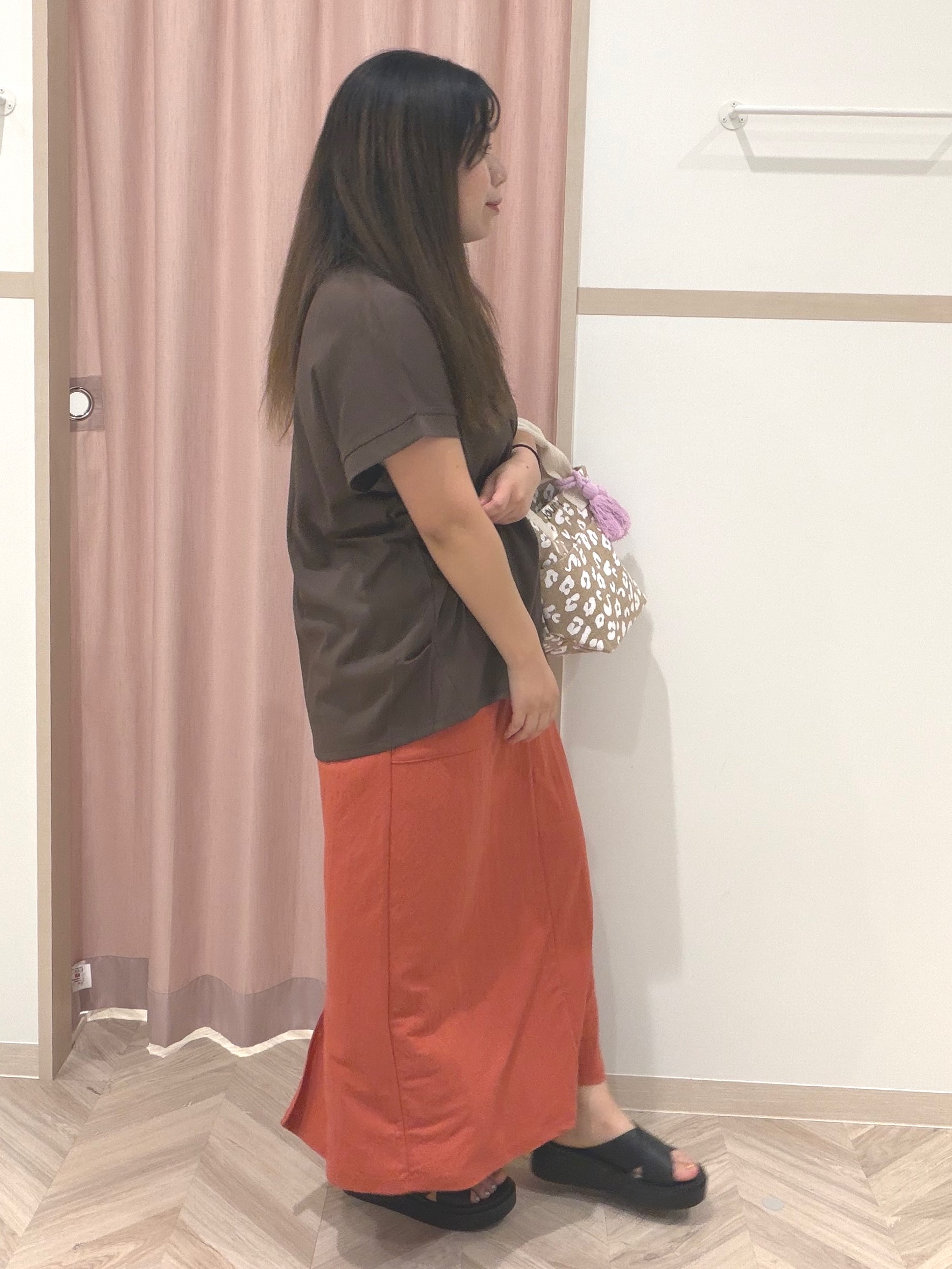 まちゃんなちゃんさんの「SHOO･LA･RUE｜【汗じみ防止/ひんやり/S-LL】インせず着られる 刺繍ロゴTシャツ」を使ったコーディネート