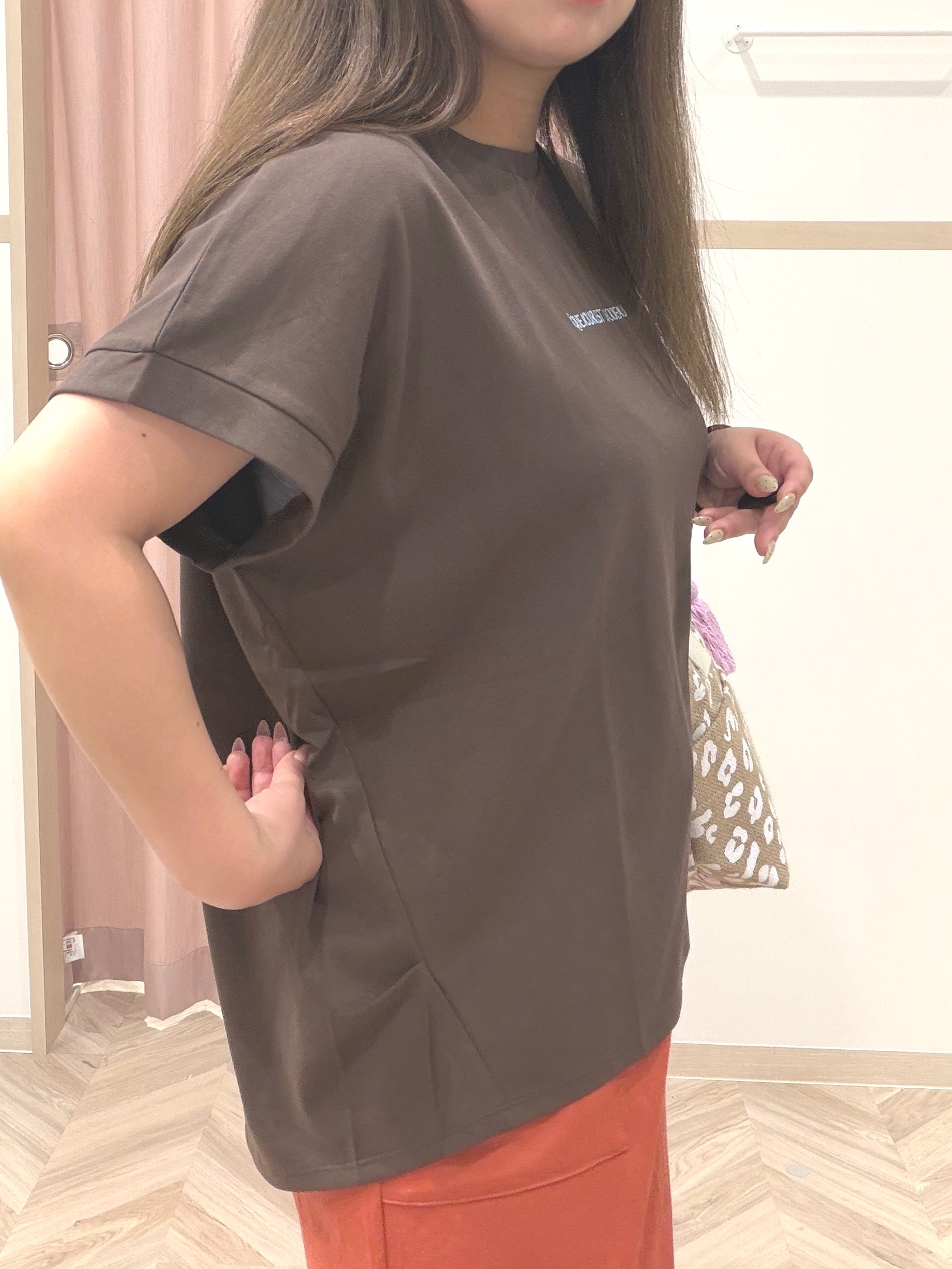 まちゃんなちゃんさんの「SHOO･LA･RUE｜【汗じみ防止/ひんやり/S-LL】インせず着られる 刺繍ロゴTシャツ」を使ったコーディネート