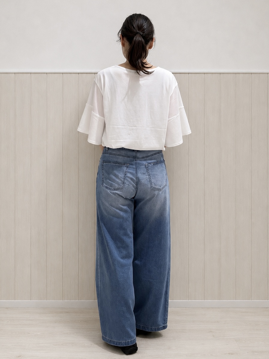 まつみさんの「SHOO･LA･RUE｜【ひんやり/S-LL/体型カバー】フレアスリーブで二の腕を自然にカバー 浅VネックTシャツ」を使ったコーディネート