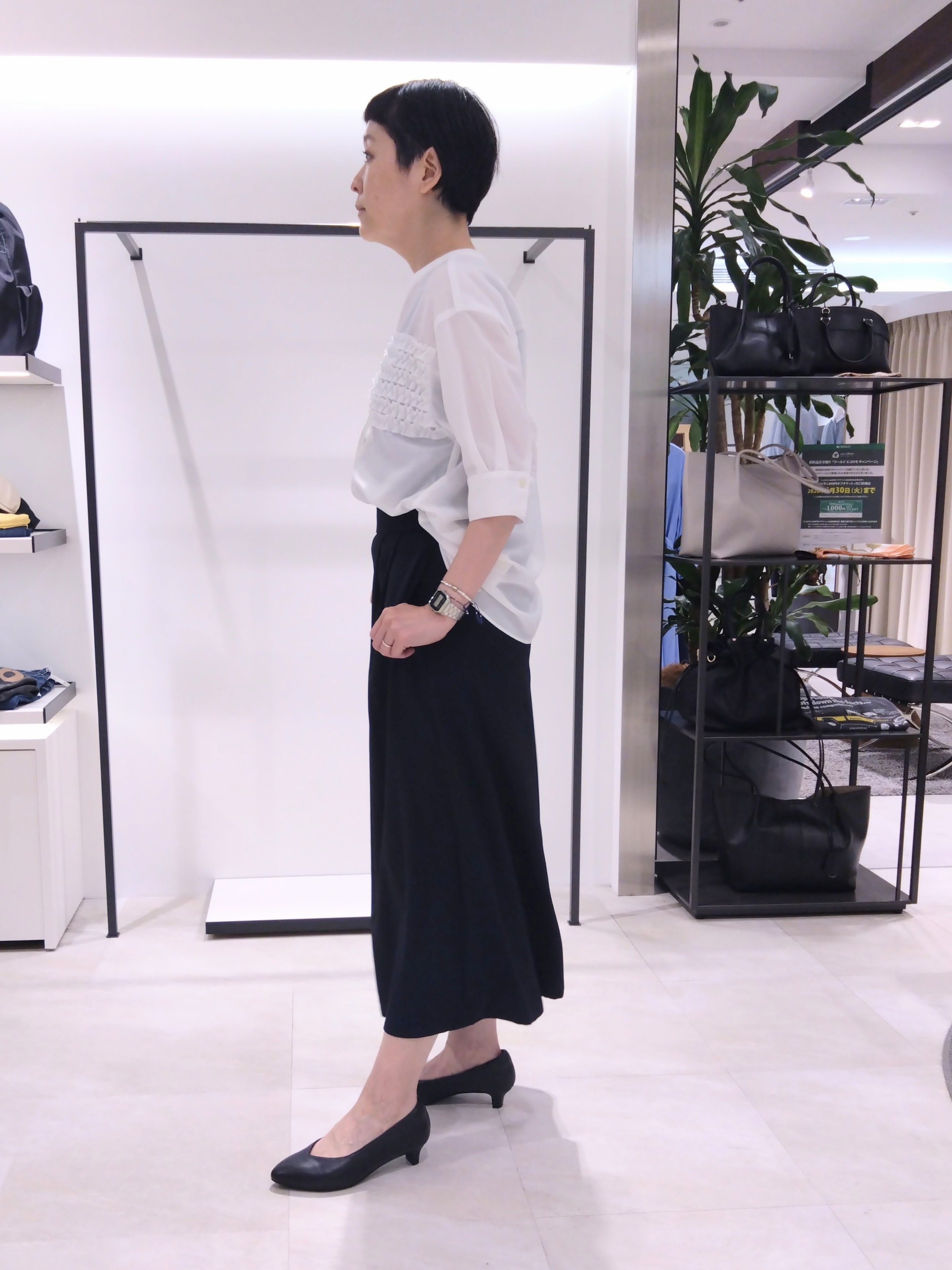 まちこさんの「UNTITLED｜【接触冷感/通気性/洗える】フロントフリルブラウス」を使ったコーディネート