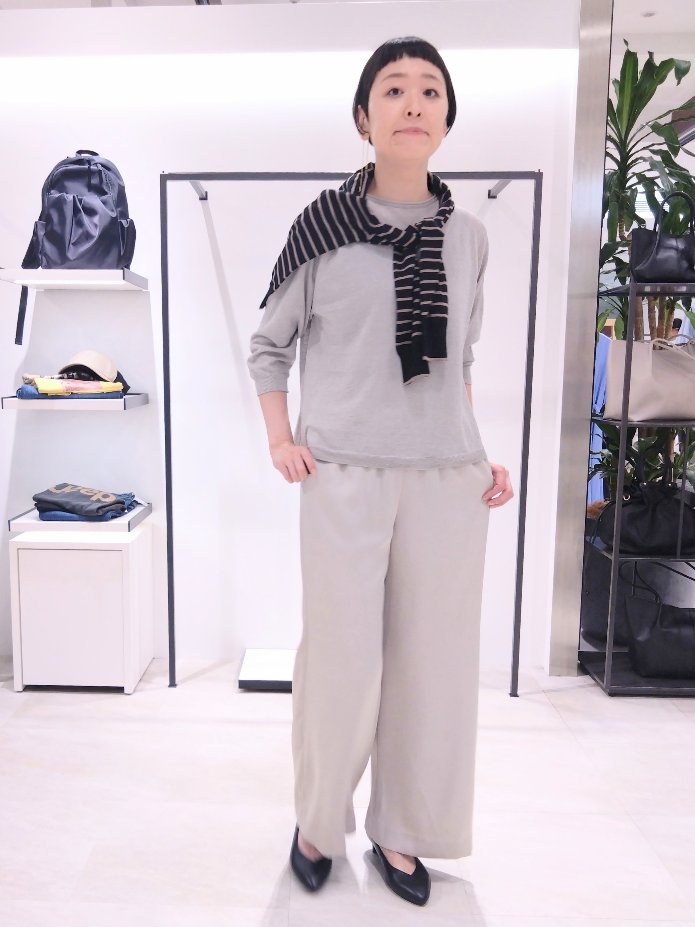 まちこさんの「UNTITLED｜【ゆったり/リラクシー】リネンボートネックプルオーバー」を使ったコーディネート