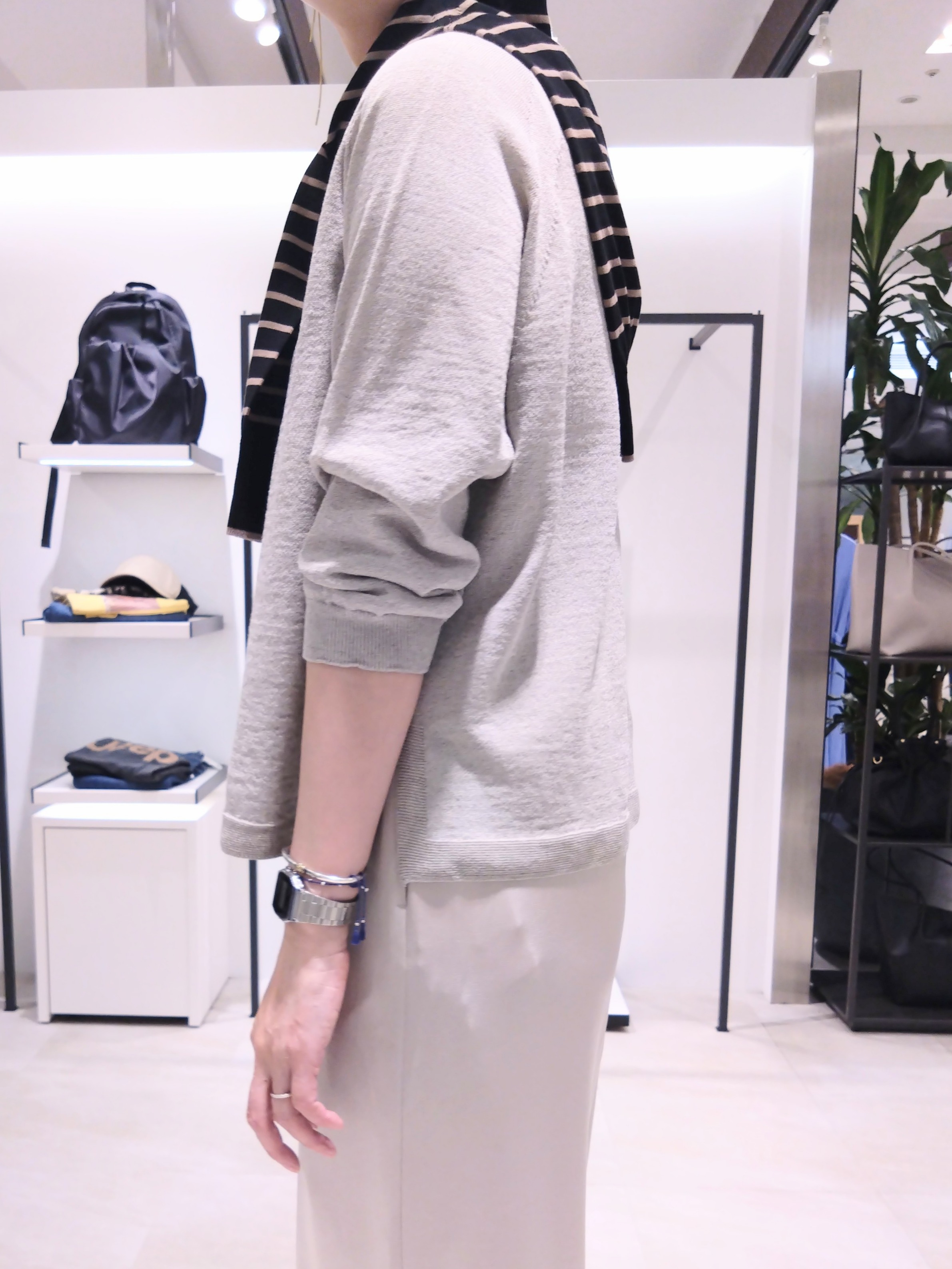 まちこさんの「UNTITLED｜【ゆったり/リラクシー】リネンボートネックプルオーバー」を使ったコーディネート