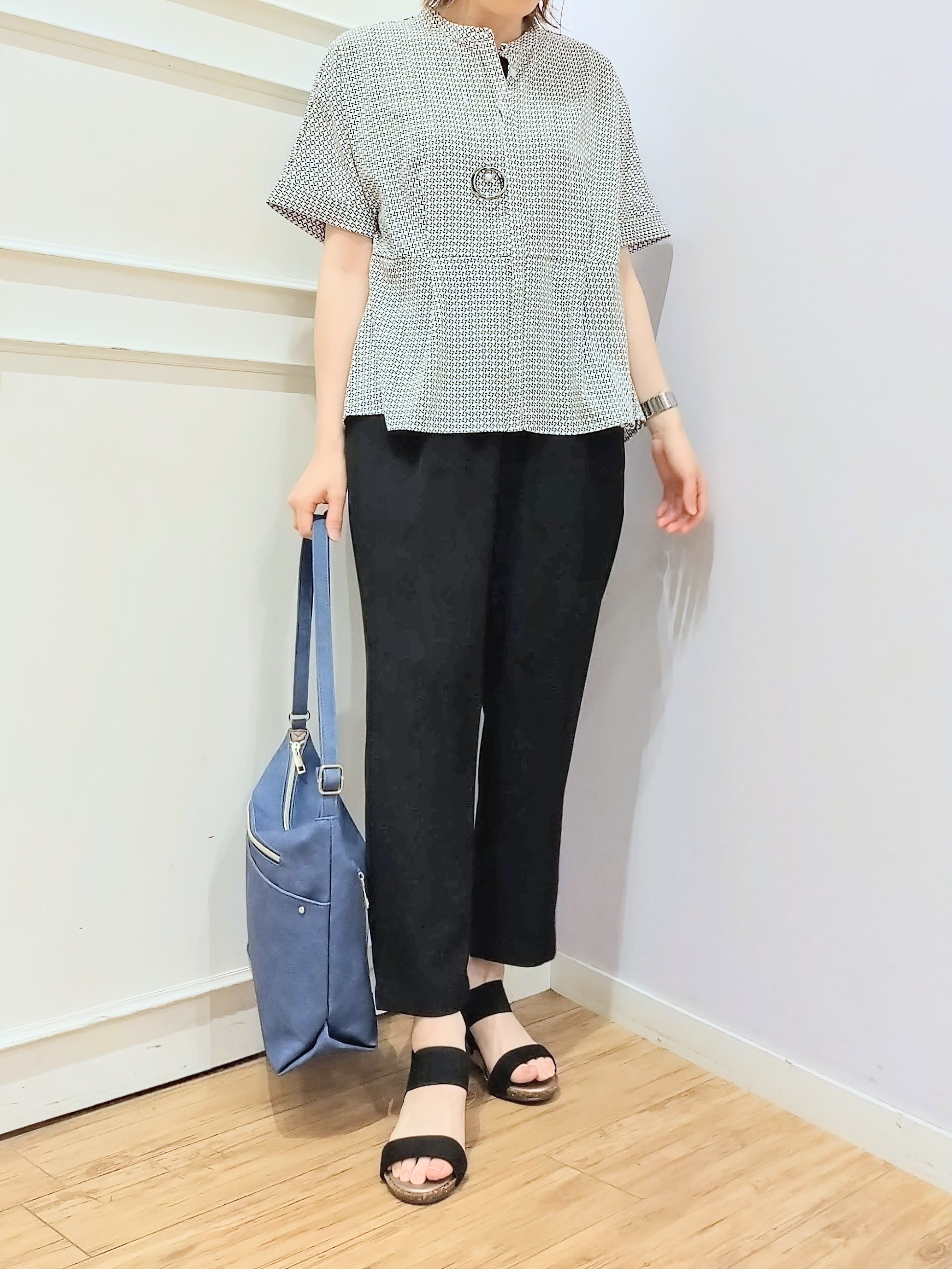 miomioさんの「SHOO･LA･RUE｜【ひんやり/UV/SS-3L/セットアップ可】さらさらぷるん イージーテーパードパンツ」を使ったコーディネート