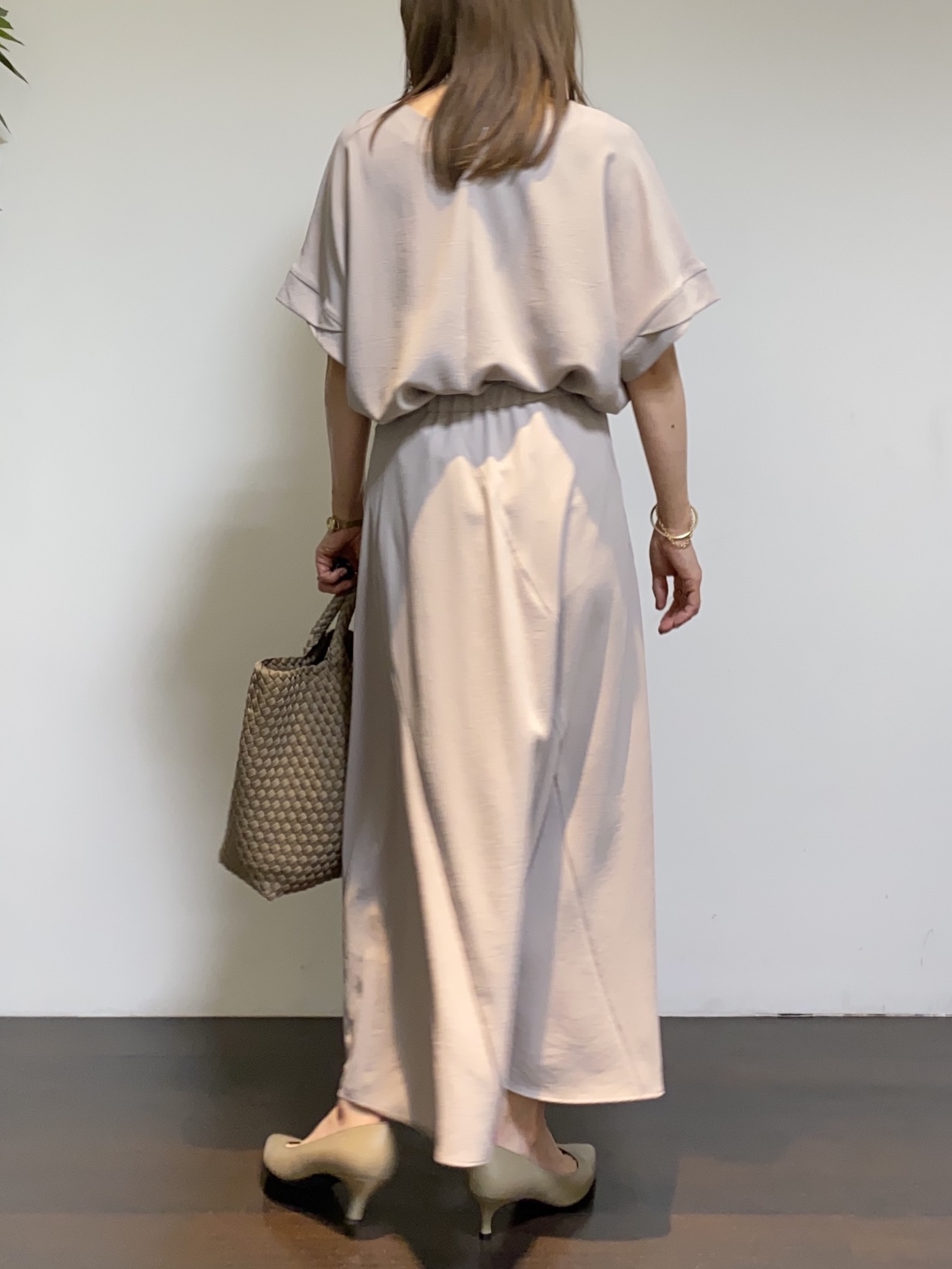 tomoさんの「UNTITLED｜【前後2WAY/はっ水/セットアップ可】リラクシーフレンチスリーブブラウス」を使ったコーディネート