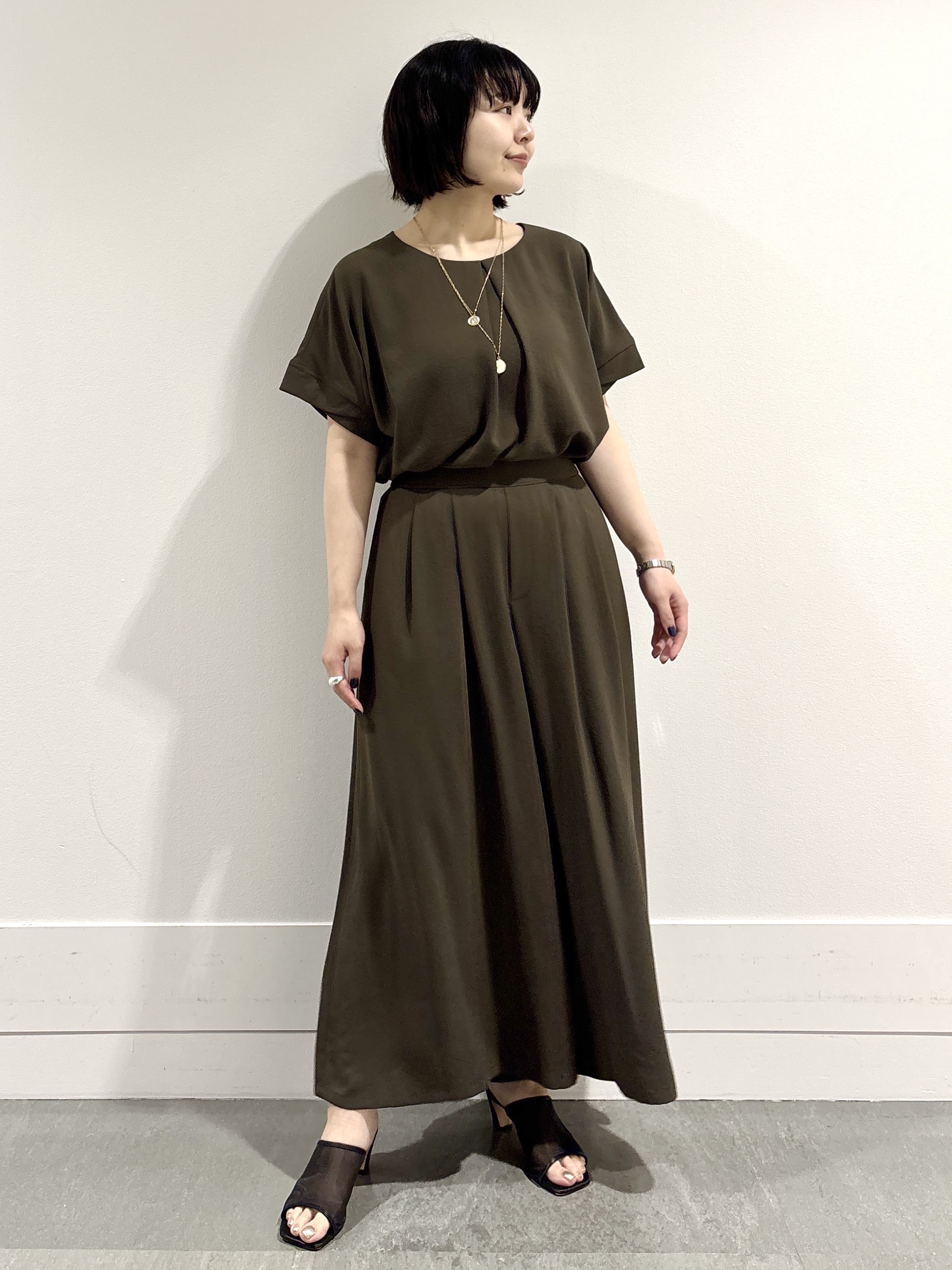 モエカさんの「UNTITLED｜【前後2WAY/はっ水/セットアップ可】リラクシーフレンチスリーブブラウス」を使ったコーディネート