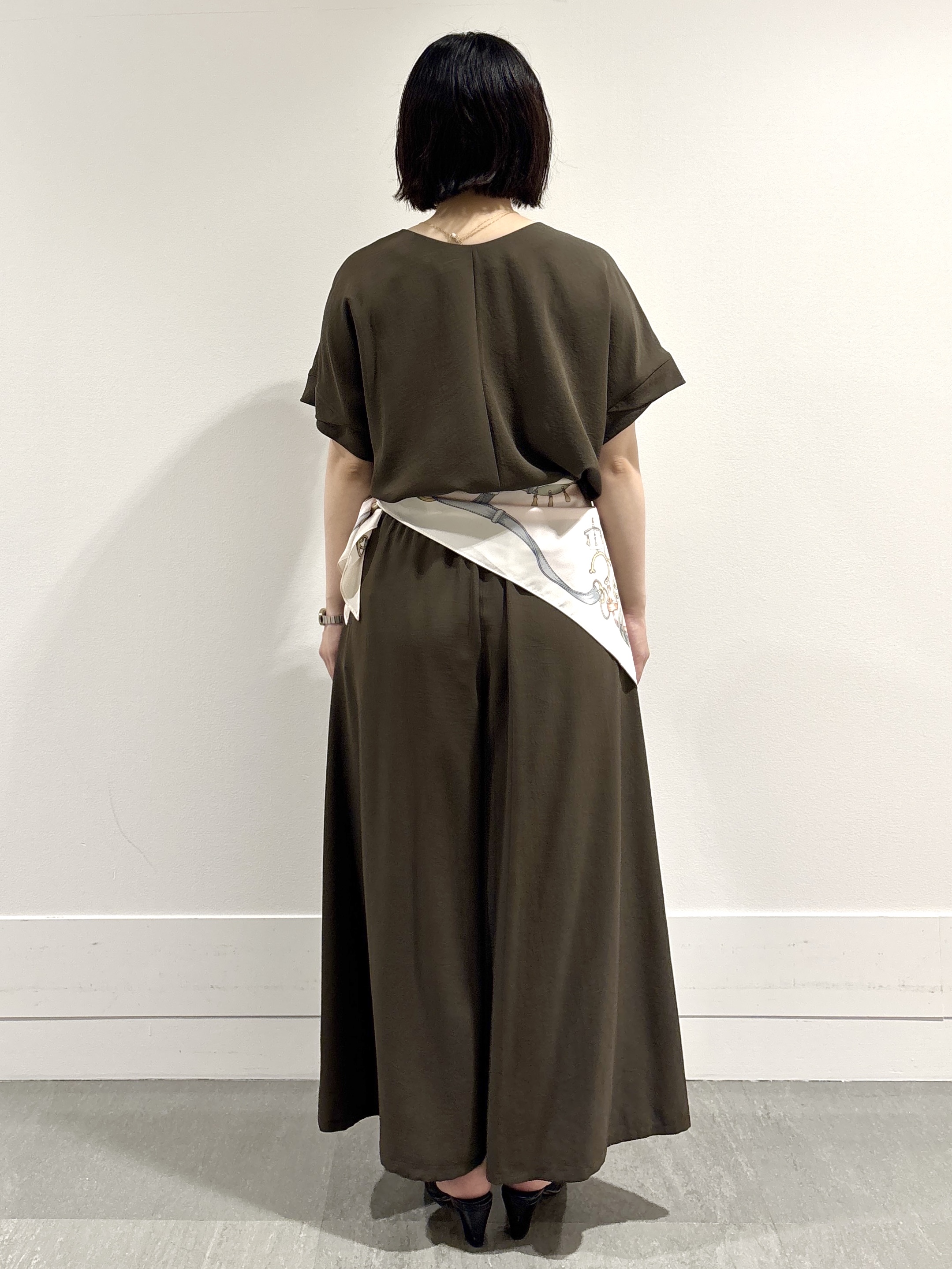 モエカさんの「UNTITLED｜【前後2WAY/はっ水/セットアップ可】リラクシーフレンチスリーブブラウス」を使ったコーディネート