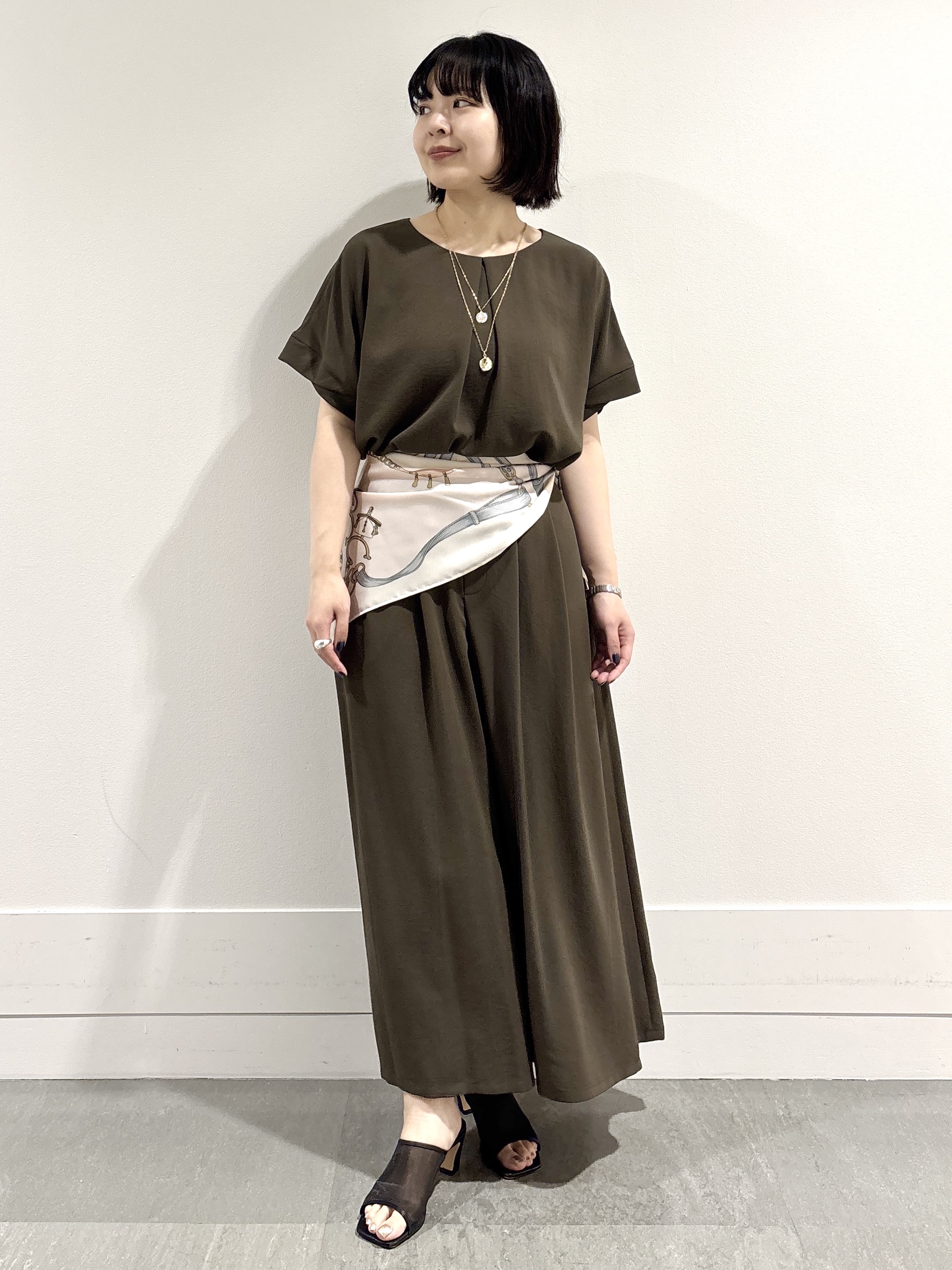 モエカさんの「UNTITLED｜【前後2WAY/はっ水/セットアップ可】リラクシーフレンチスリーブブラウス」を使ったコーディネート