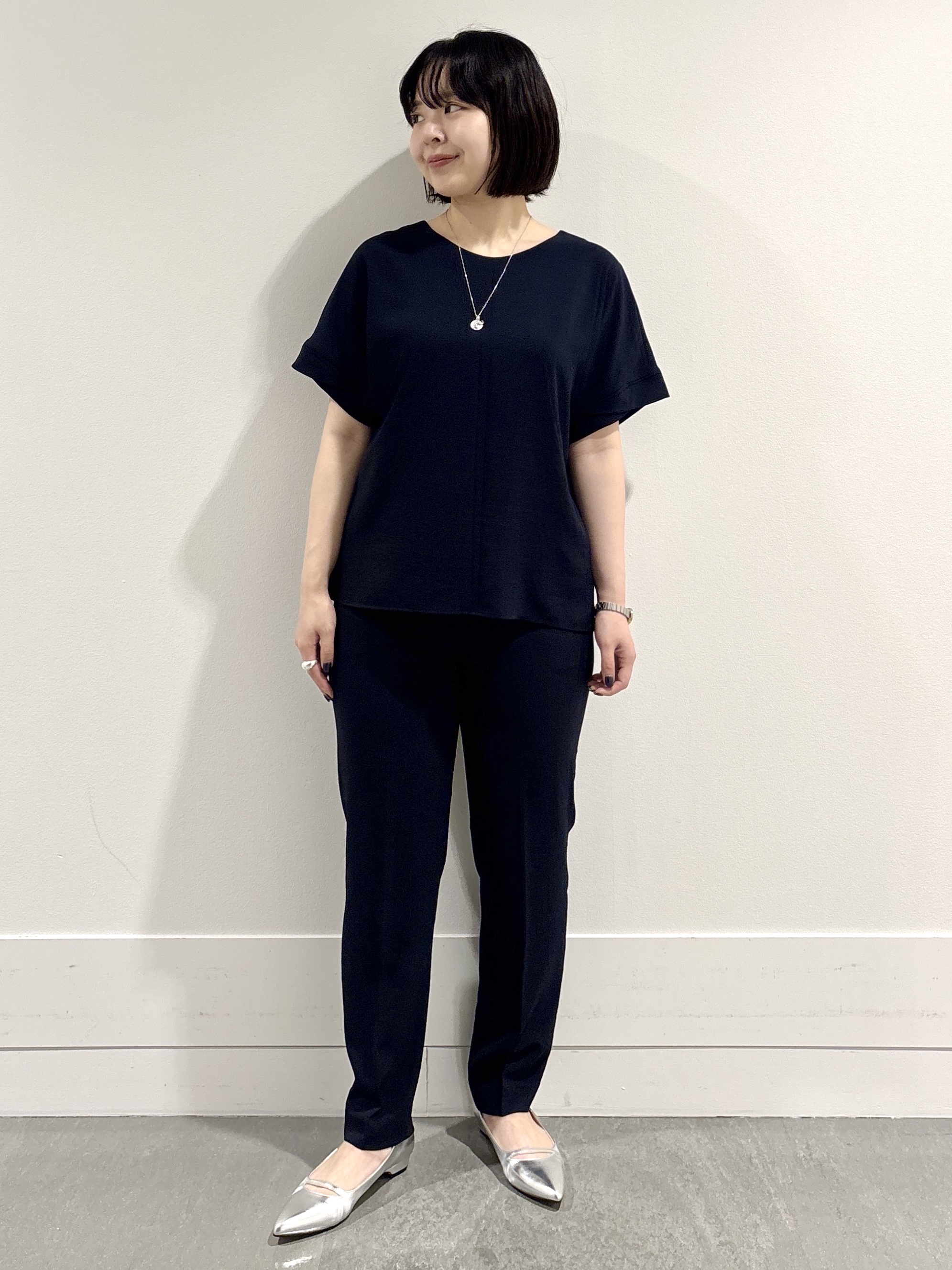 モエカさんの「UNTITLED｜【前後2WAY/はっ水/セットアップ可】リラクシーフレンチスリーブブラウス」を使ったコーディネート