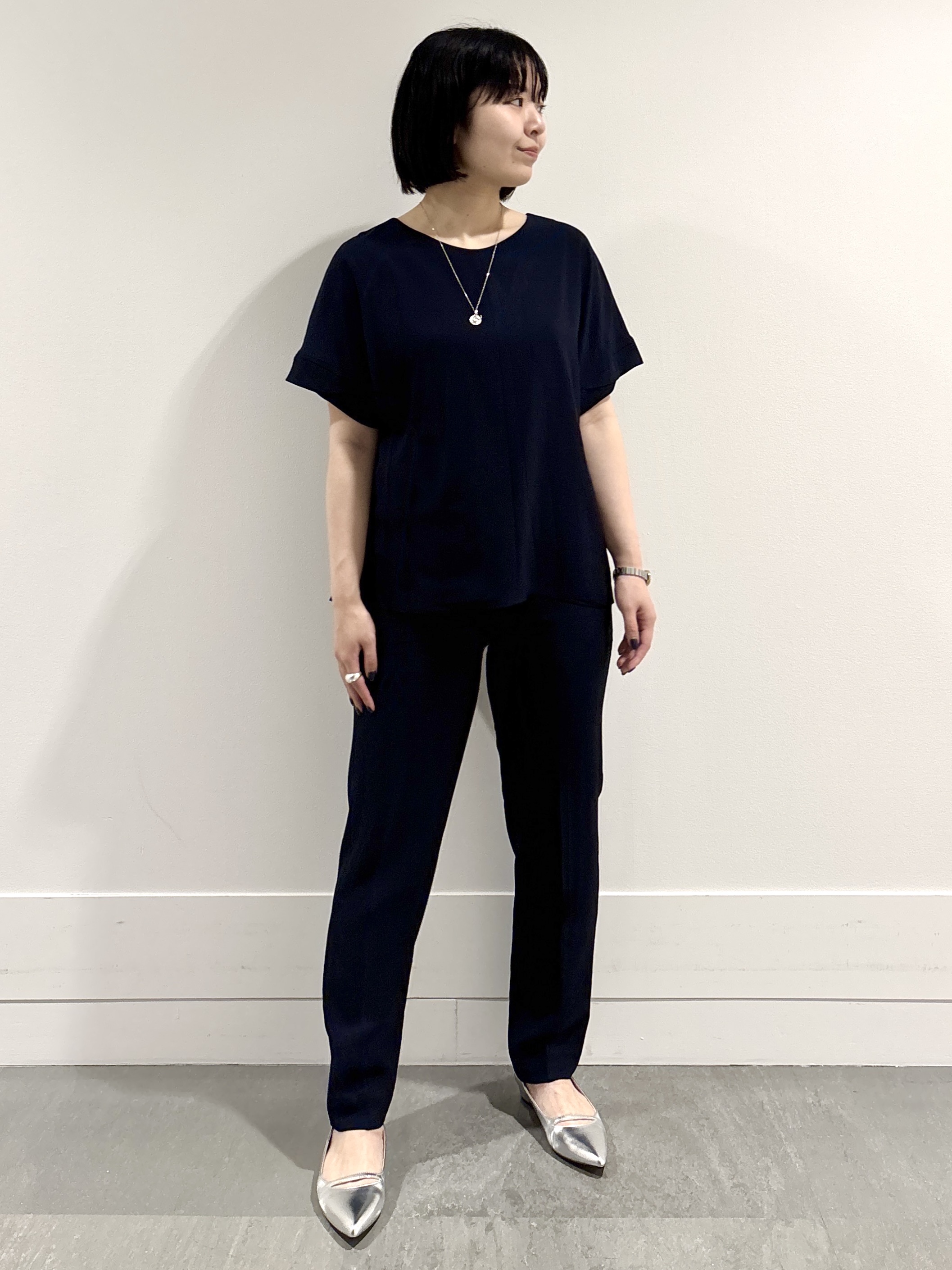モエカさんの「UNTITLED｜【前後2WAY/はっ水/セットアップ可】リラクシーフレンチスリーブブラウス」を使ったコーディネート