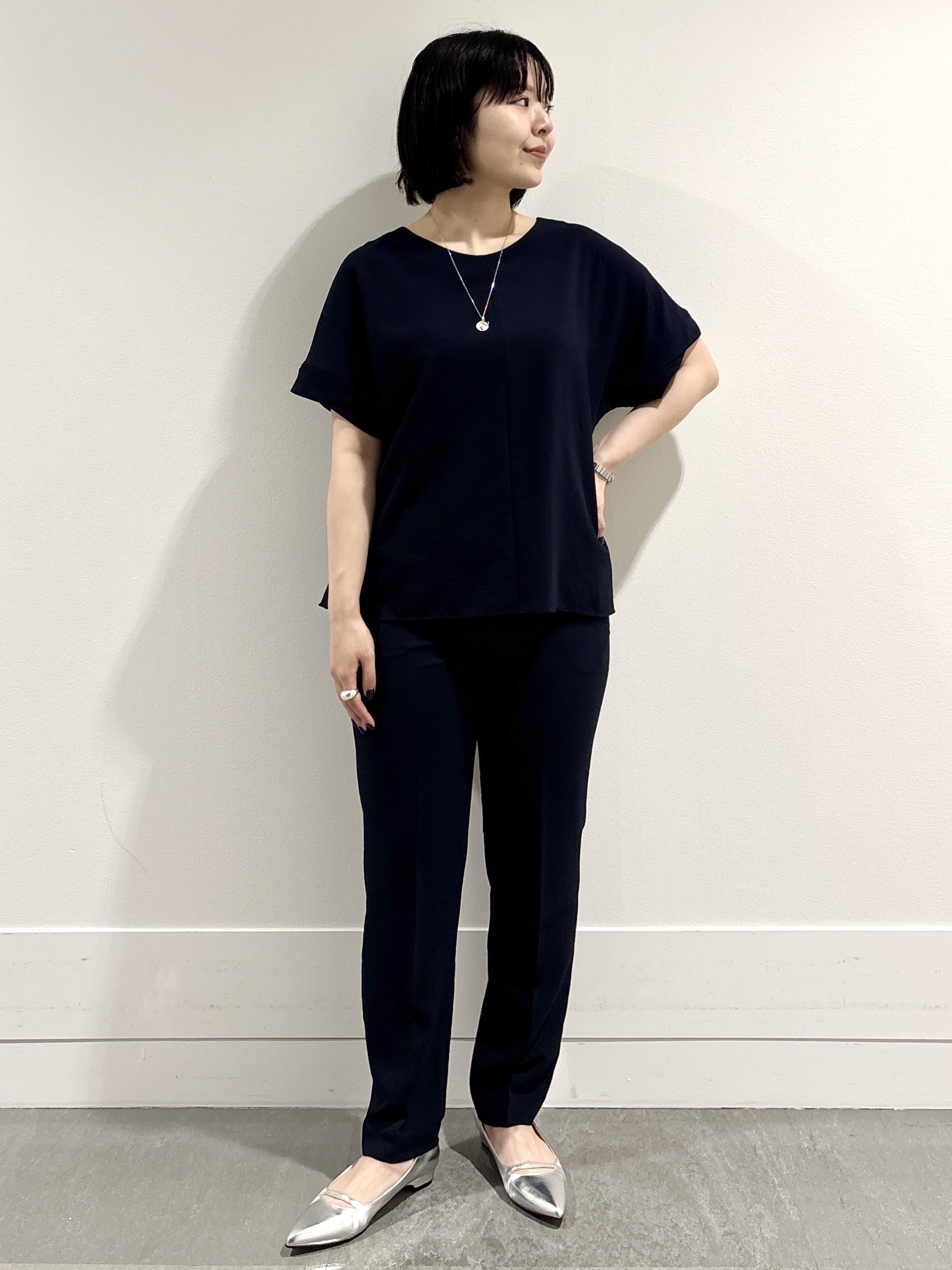 モエカさんの「UNTITLED｜【前後2WAY/はっ水/セットアップ可】リラクシーフレンチスリーブブラウス」を使ったコーディネート