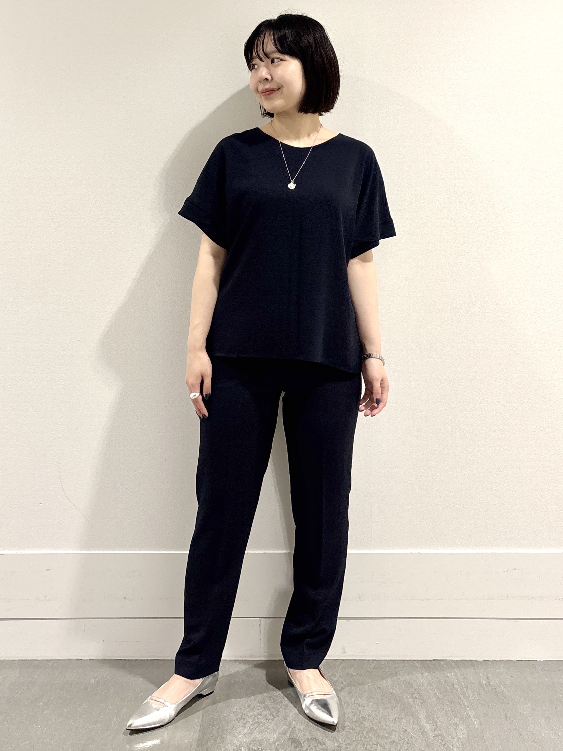 モエカさんの「UNTITLED｜【前後2WAY/はっ水/セットアップ可】リラクシーフレンチスリーブブラウス」を使ったコーディネート